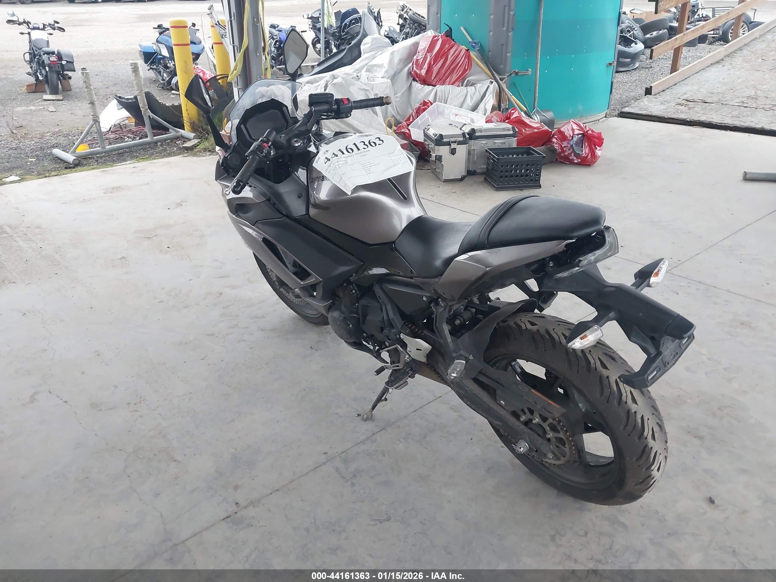 KAWASAKI EX650 image 3