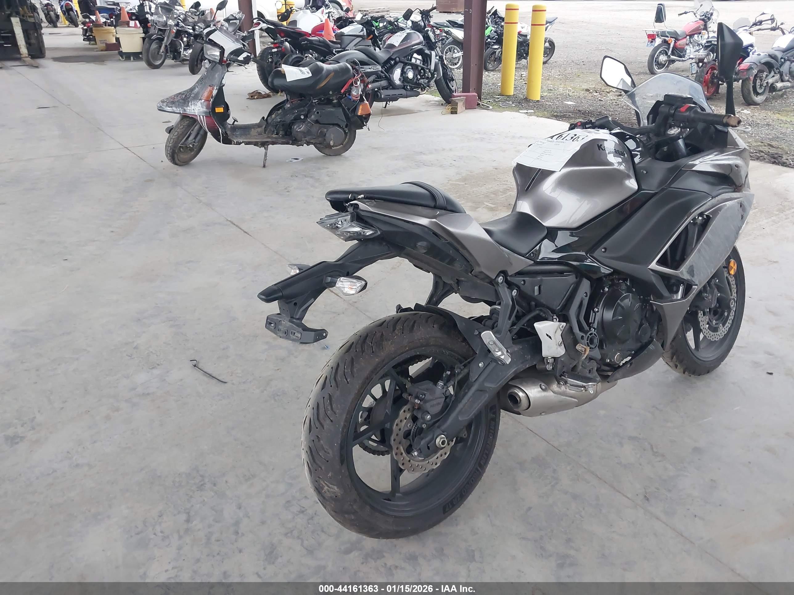 KAWASAKI EX650 image 4
