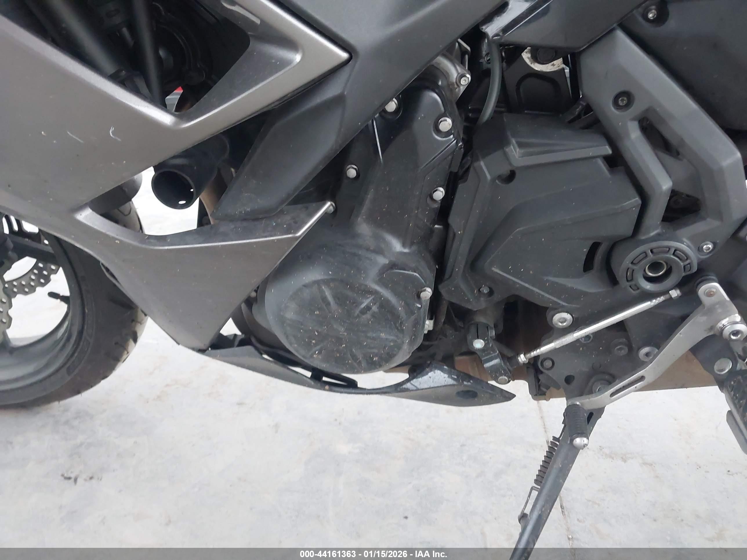 KAWASAKI EX650 image 9