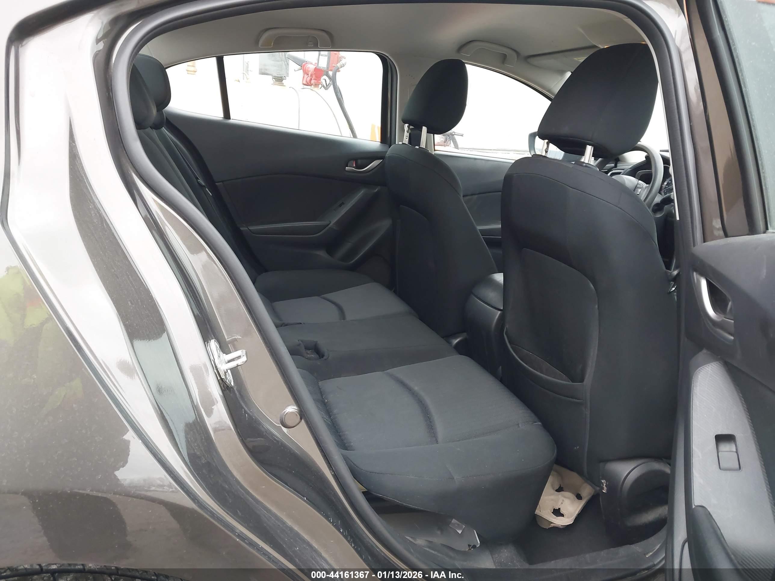 MAZDA MAZDA3 image 8