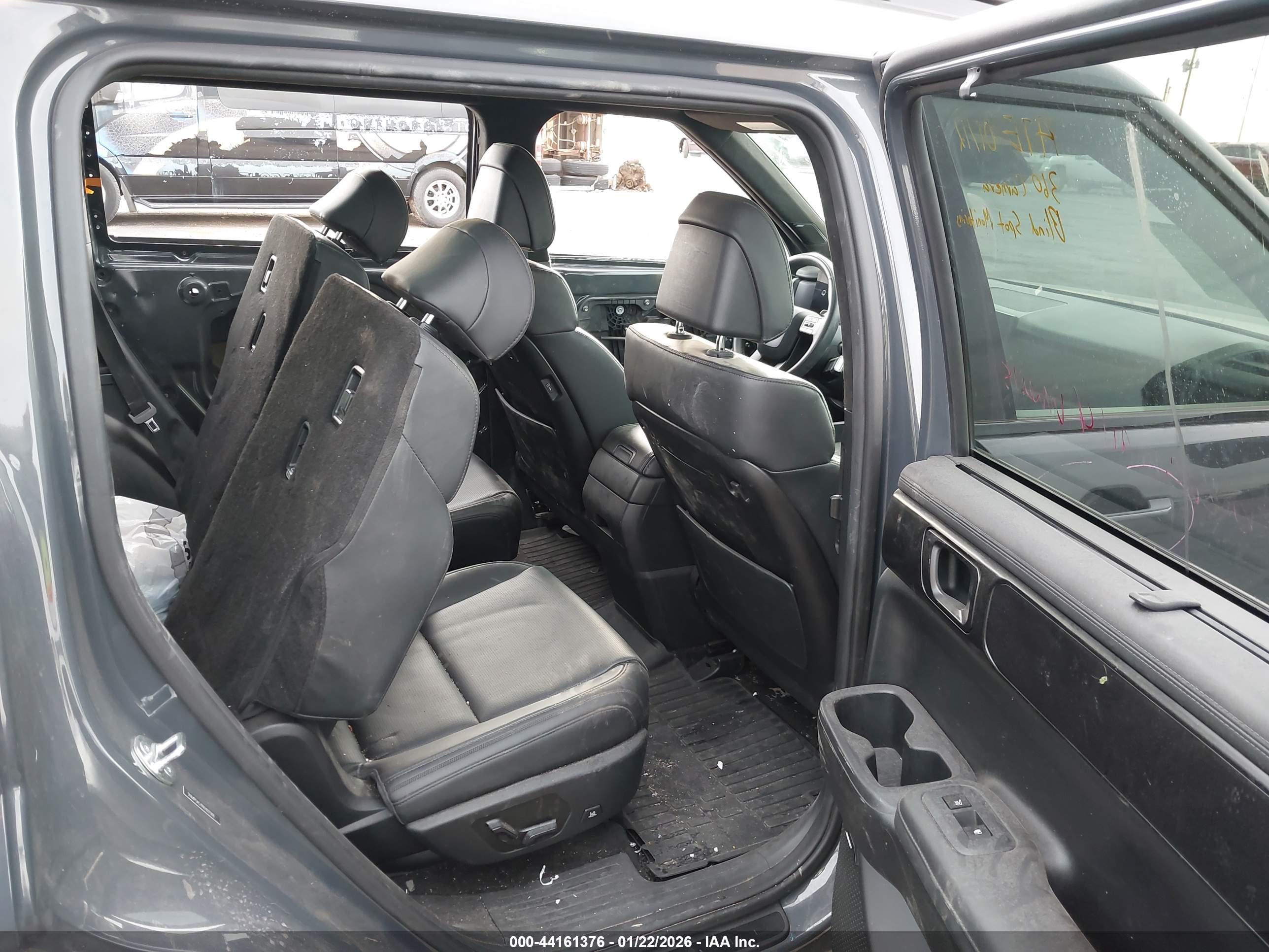 HYUNDAI SANTA image 8
