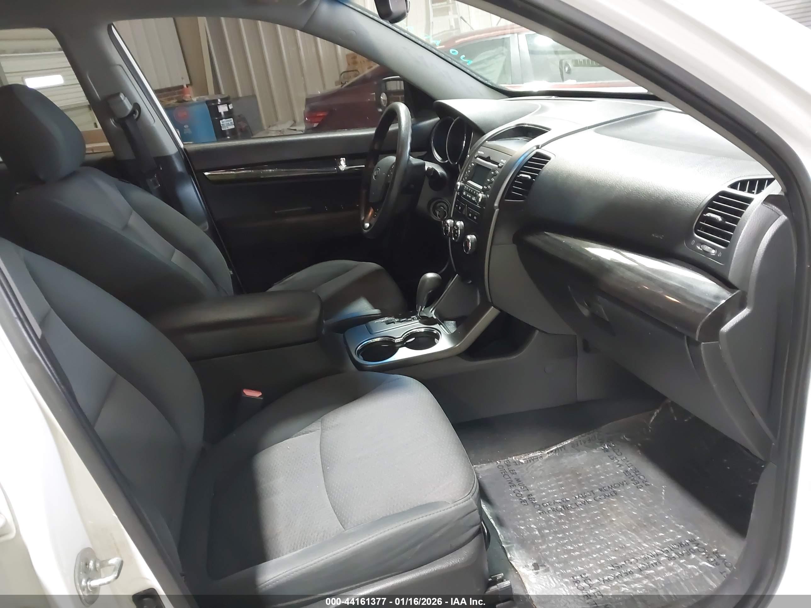 KIA SORENTO image 5