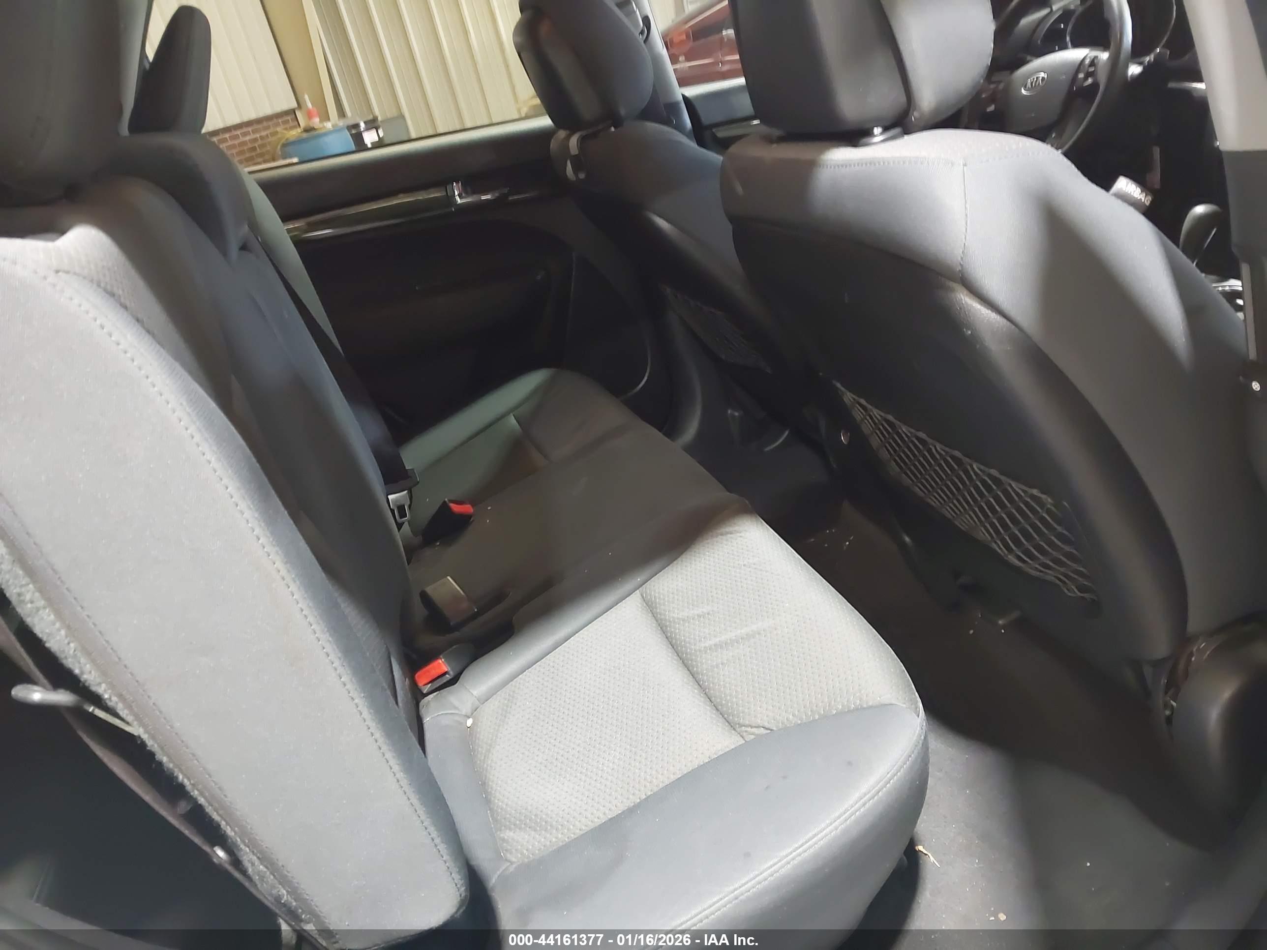 KIA SORENTO image 8