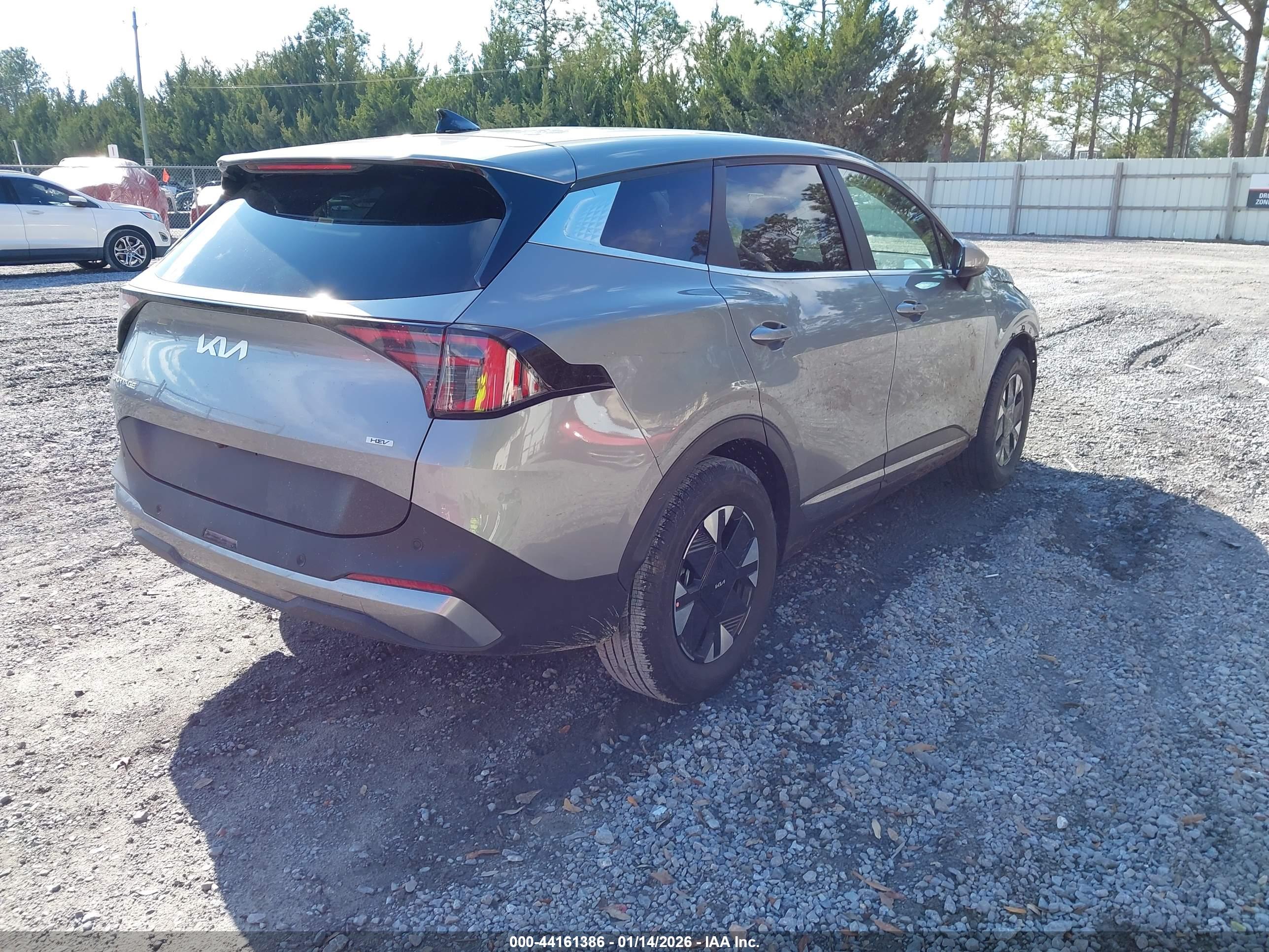 KIA SPORTAGE image 4