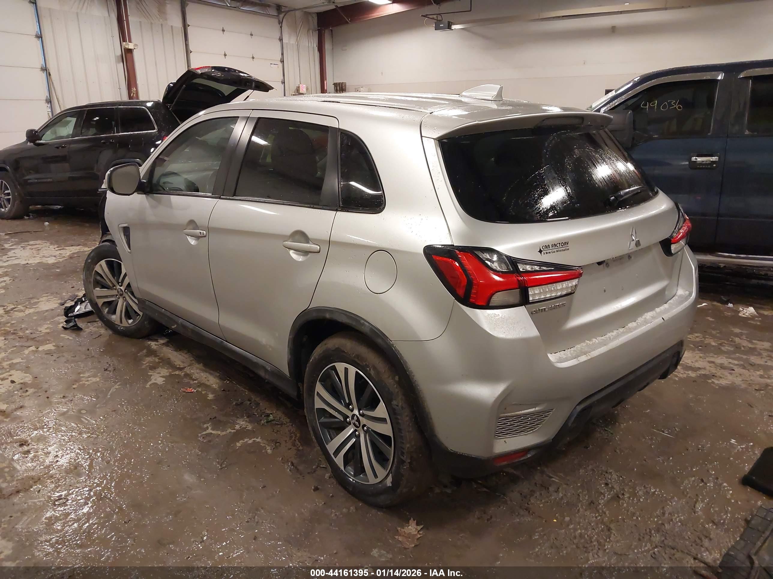 MITSUBISHI OUTLANDER image 3