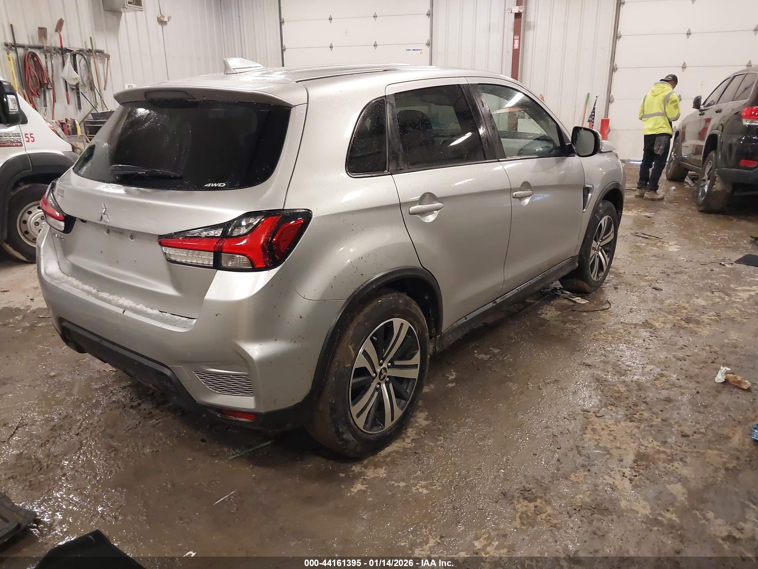 MITSUBISHI OUTLANDER image 4