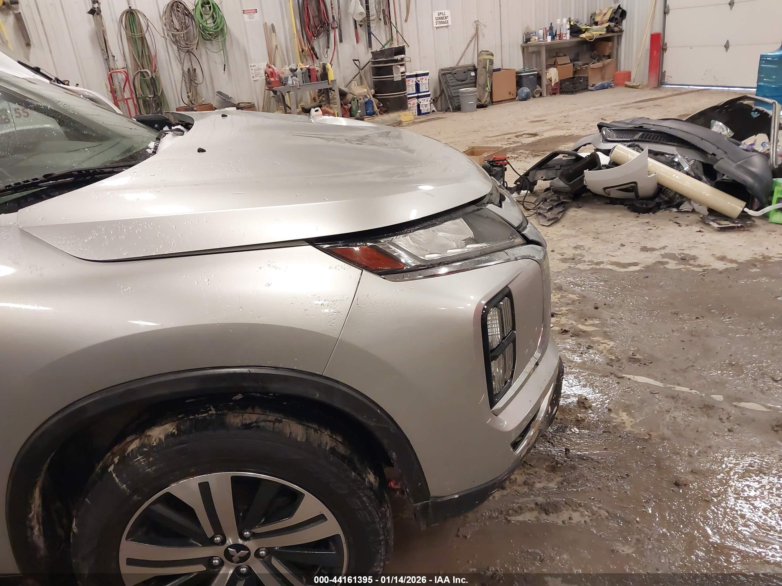 MITSUBISHI OUTLANDER image 6