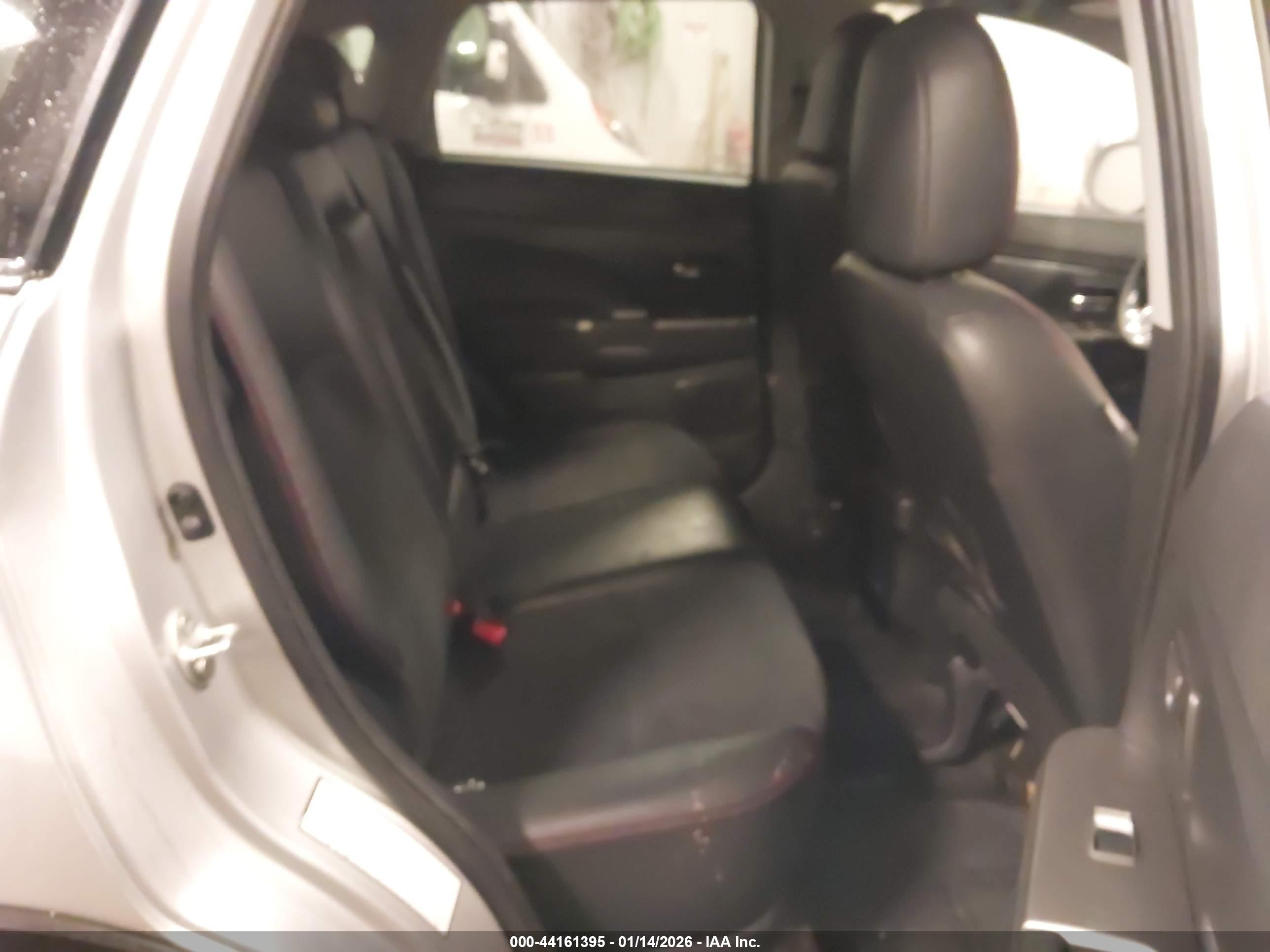 MITSUBISHI OUTLANDER image 8