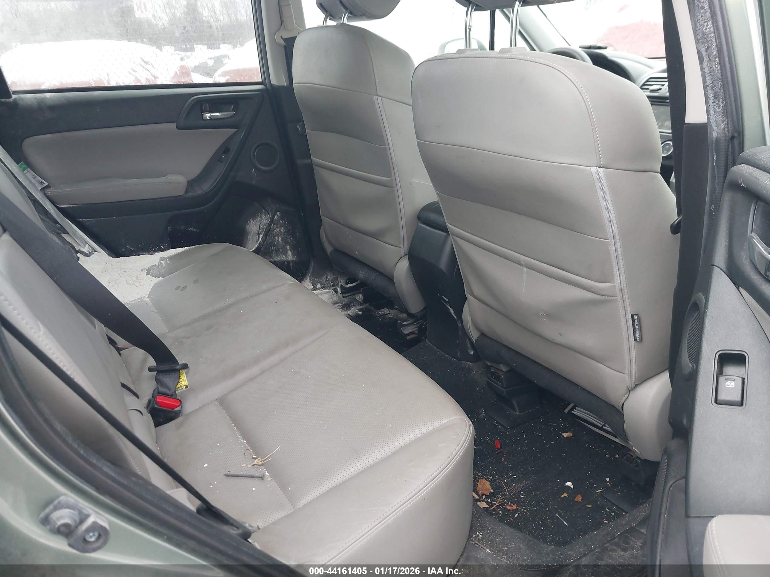 SUBARU FORESTER image 8