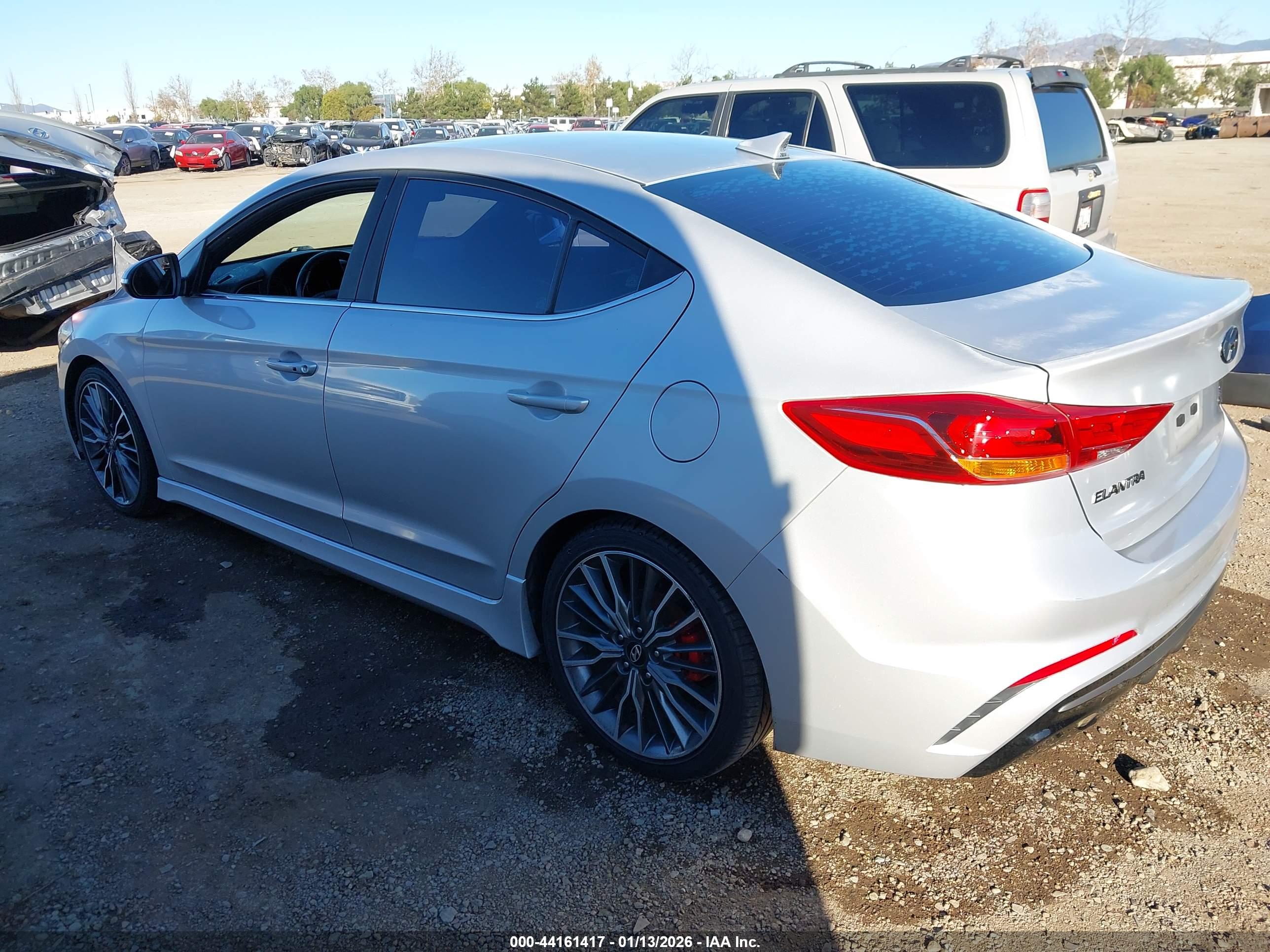 HYUNDAI ELANTRA image 3
