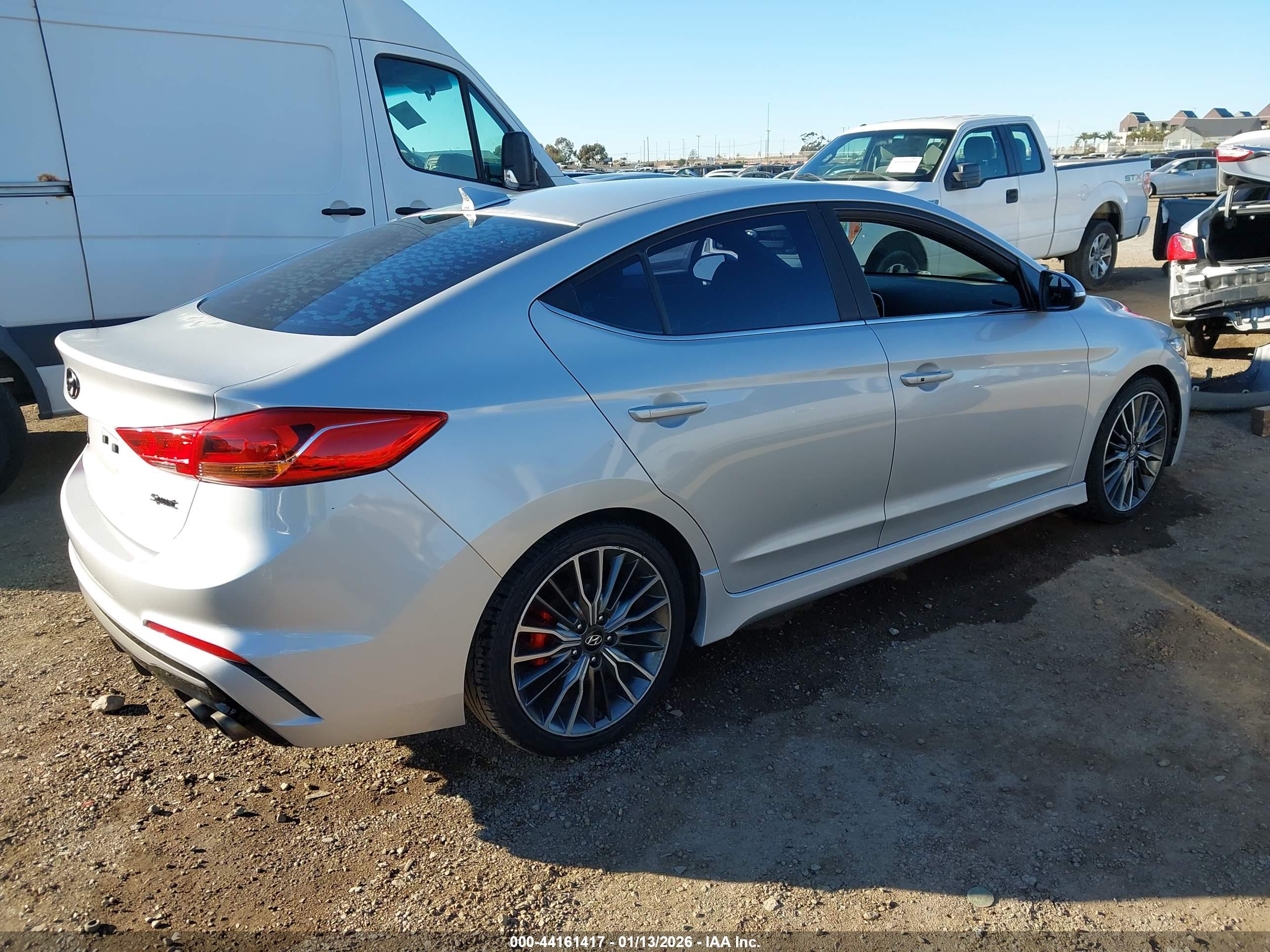 HYUNDAI ELANTRA image 4