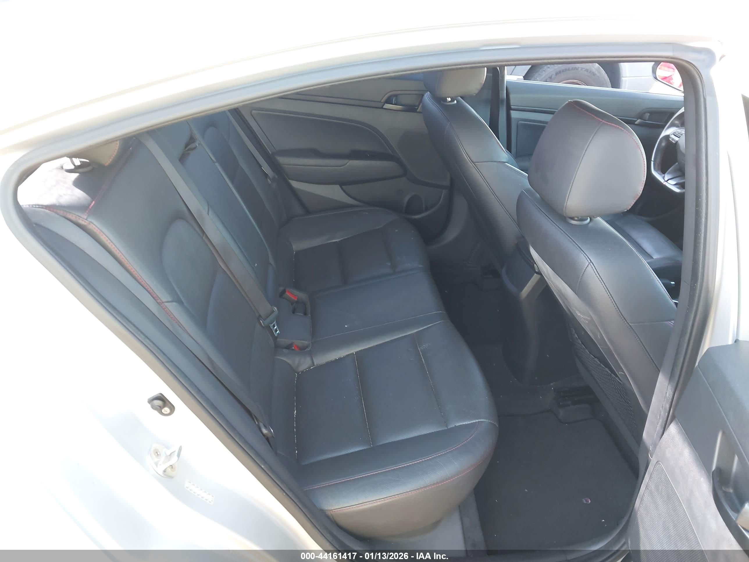 HYUNDAI ELANTRA image 8