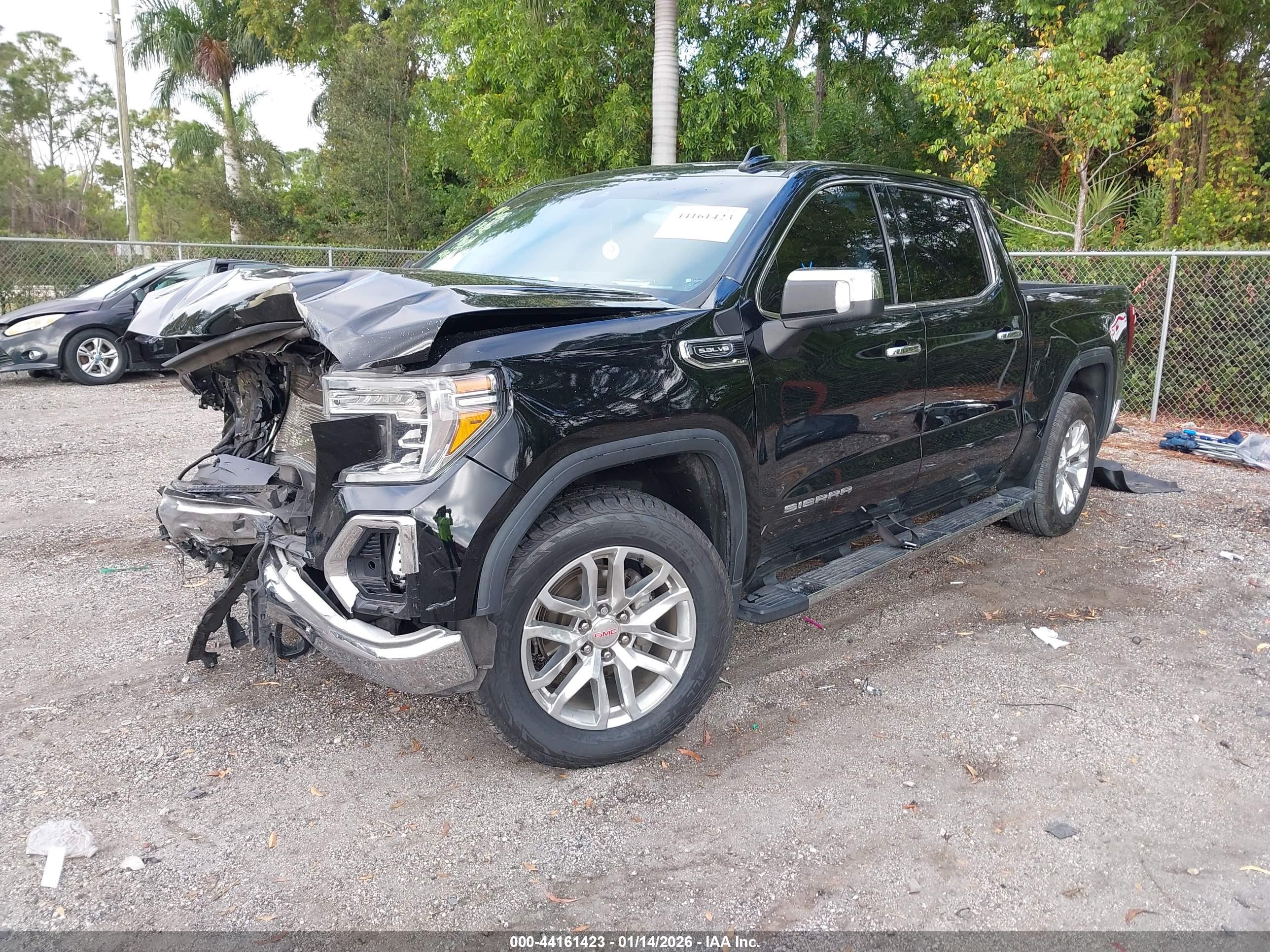 GMC SIERRA image 2