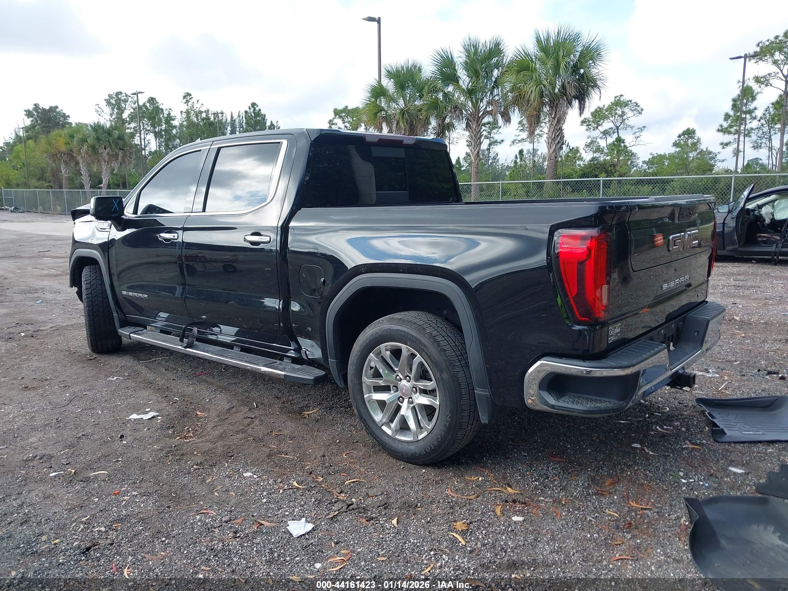 GMC SIERRA image 3