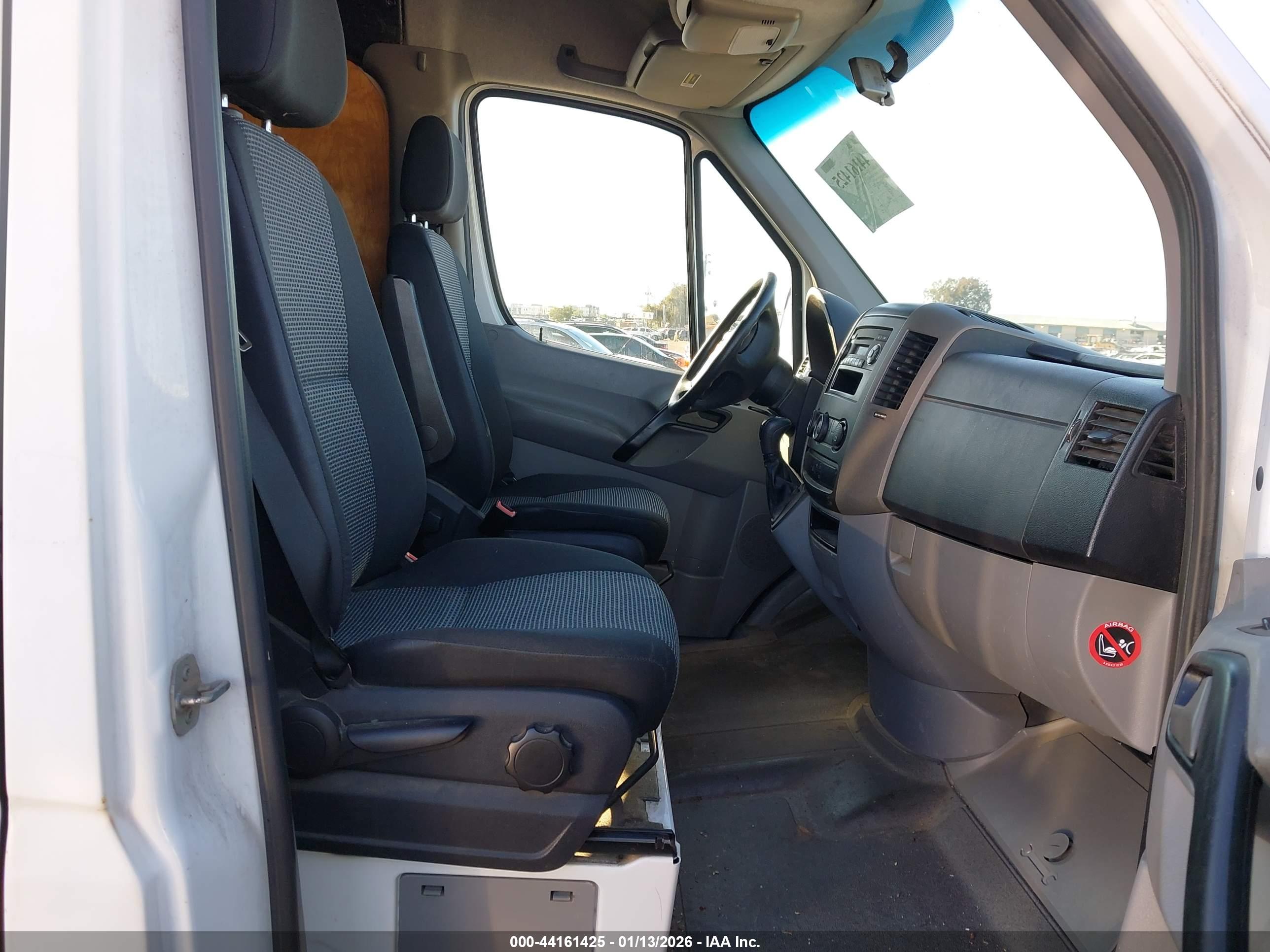 MERCEDES-BENZ SPRINTER image 5