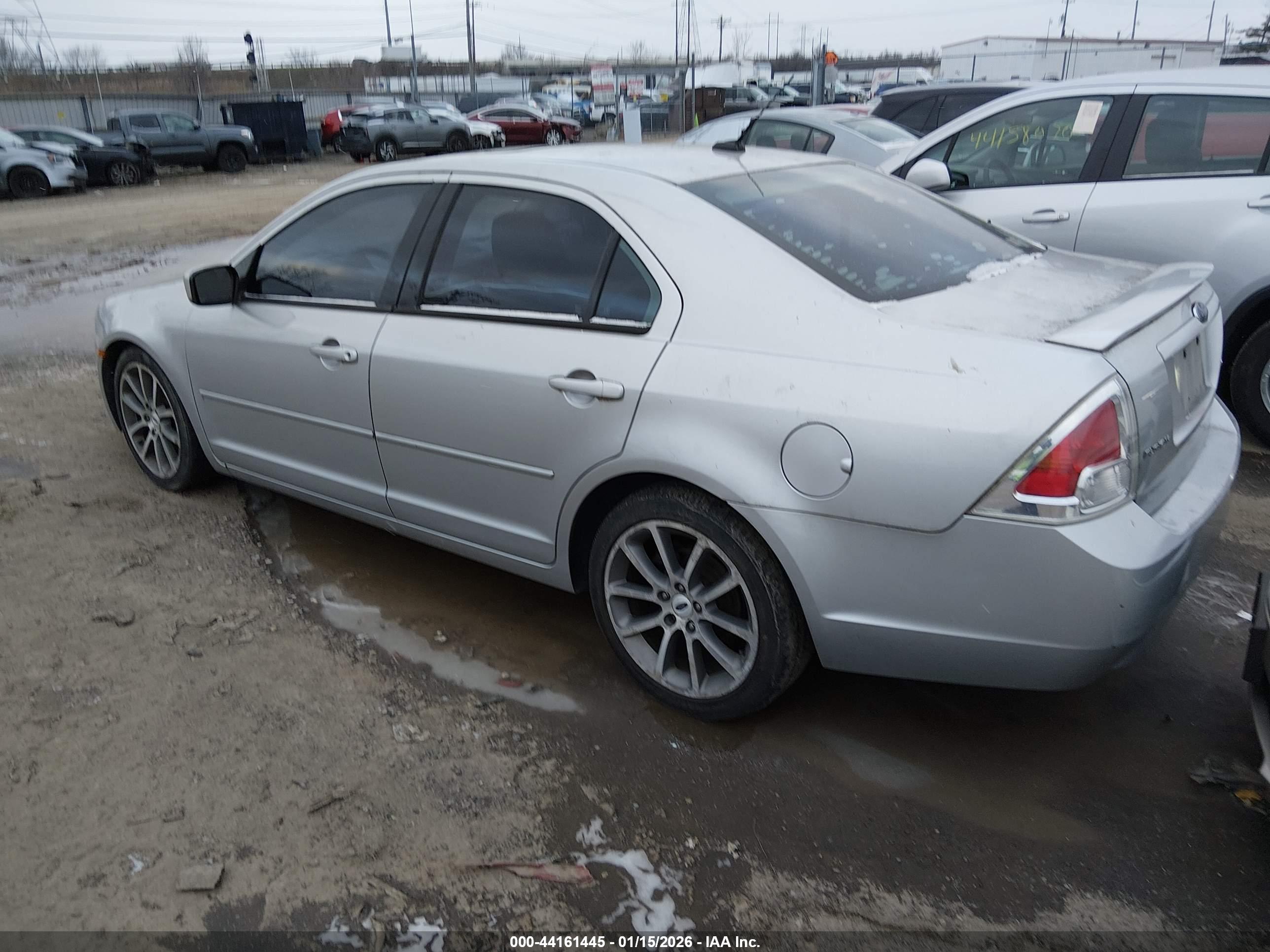 FORD FUSION image 3