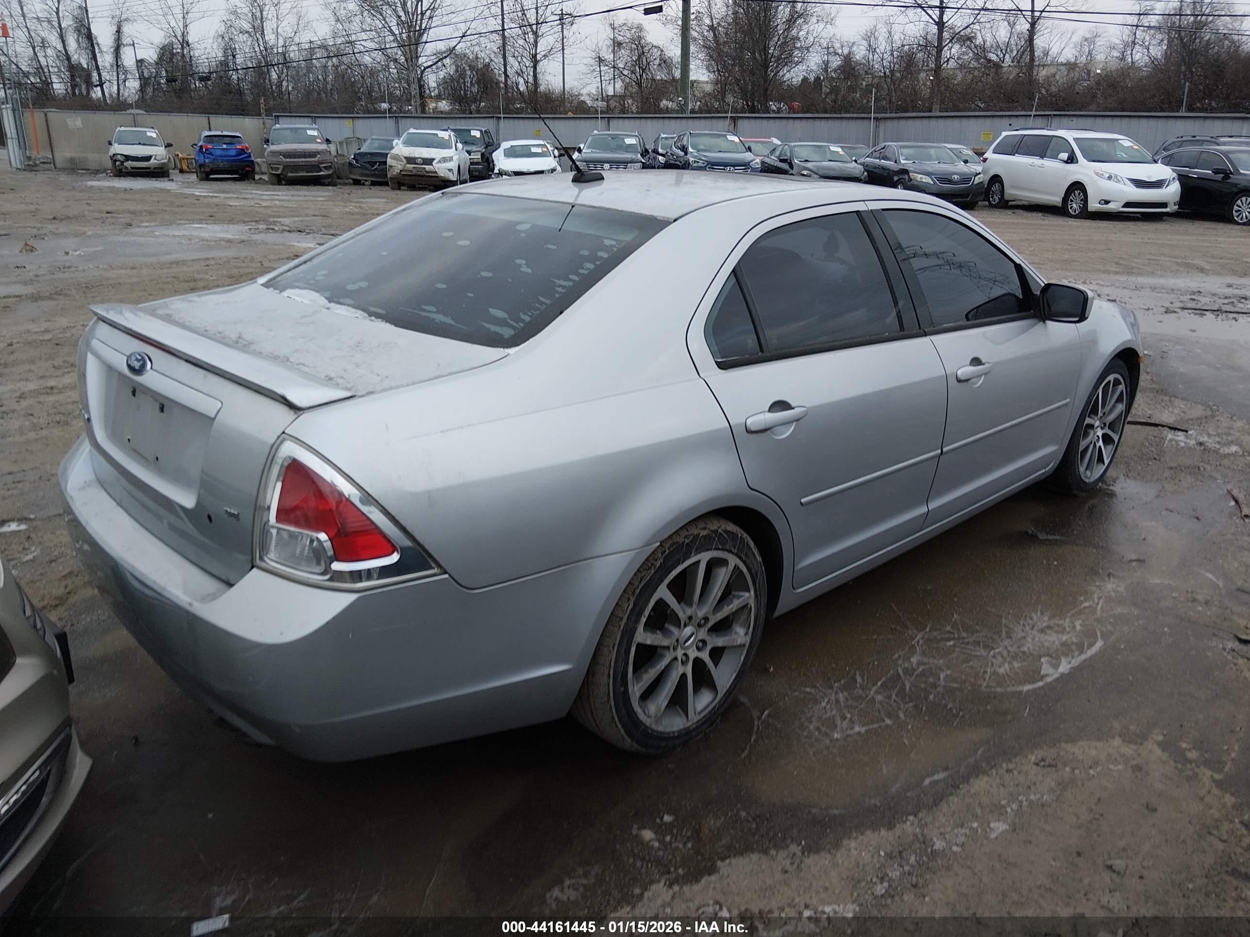 FORD FUSION image 4