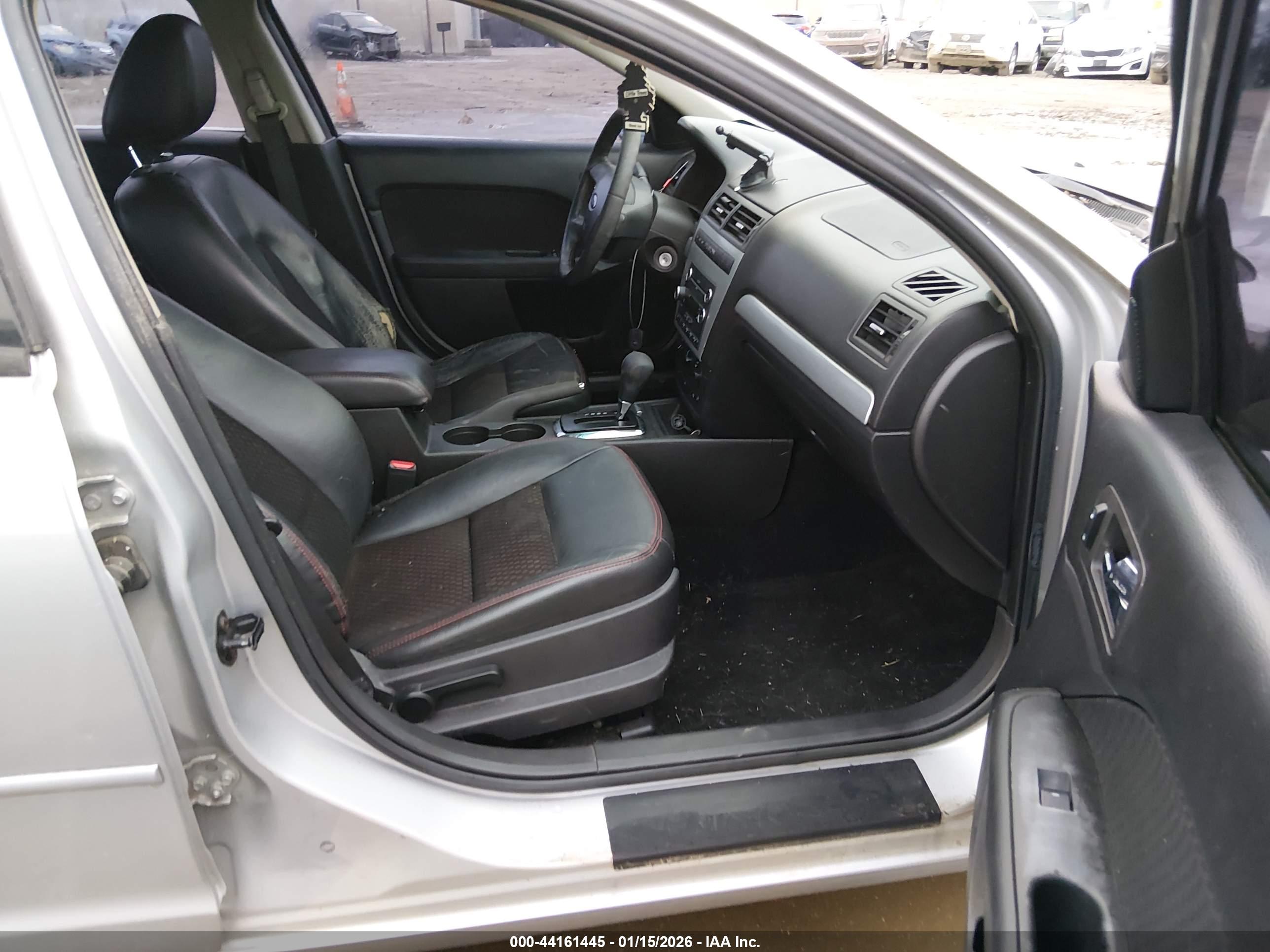 FORD FUSION image 5