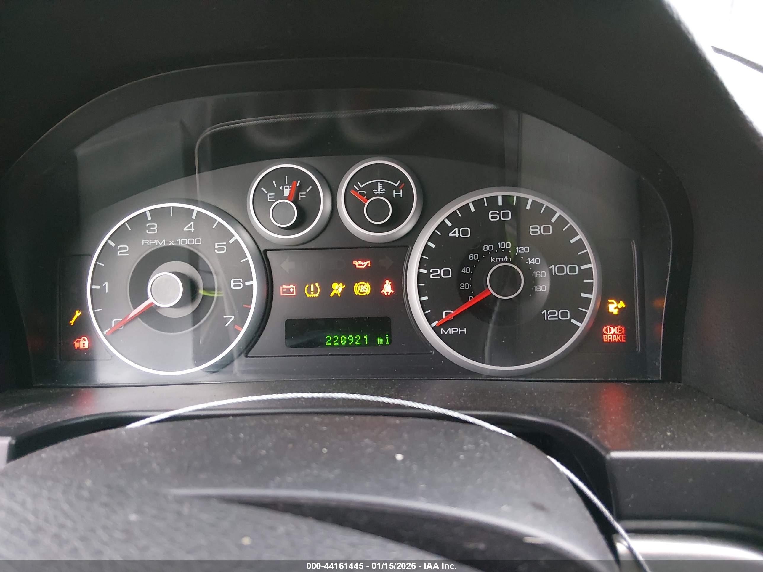 FORD FUSION image 7