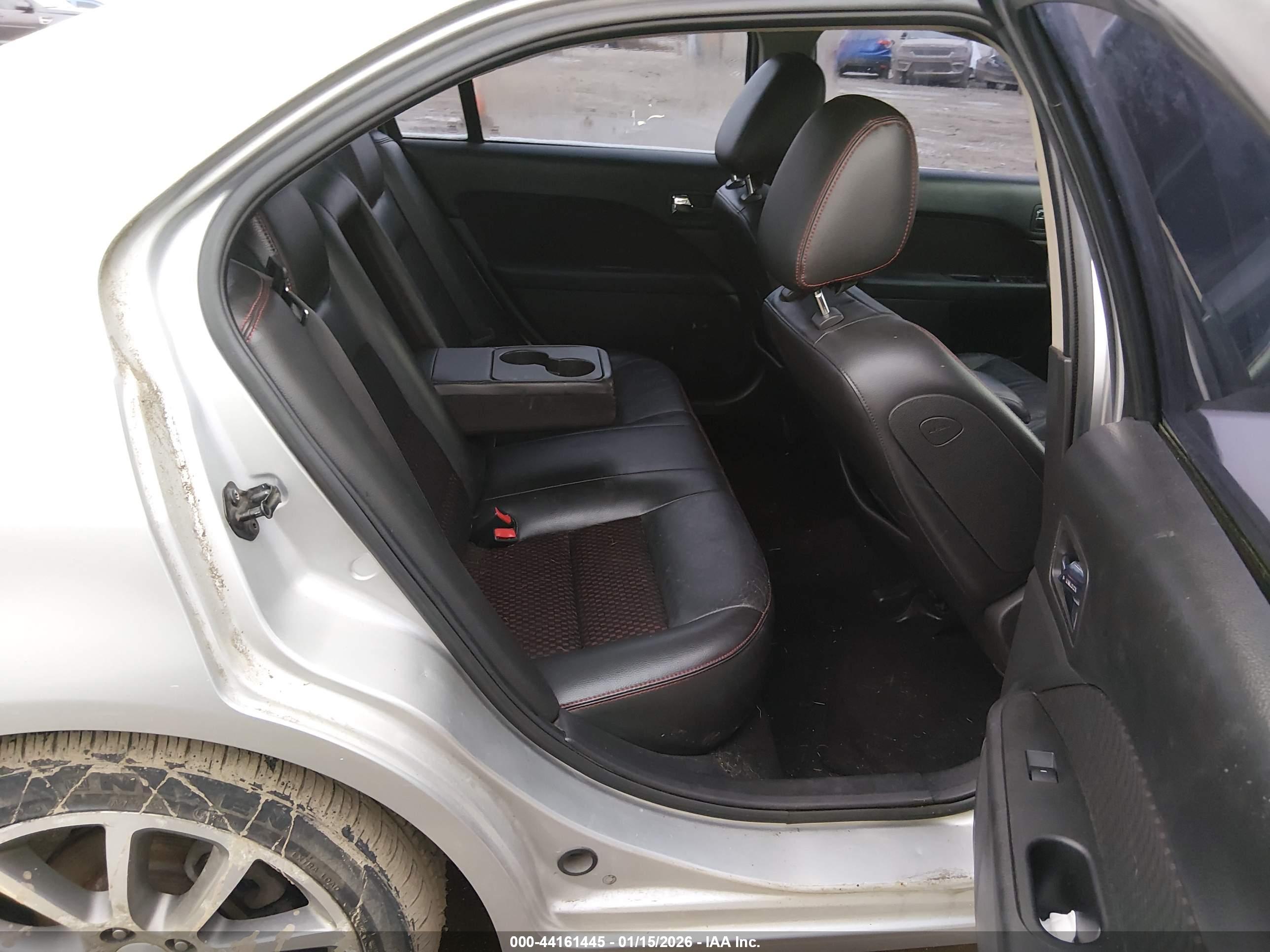 FORD FUSION image 8