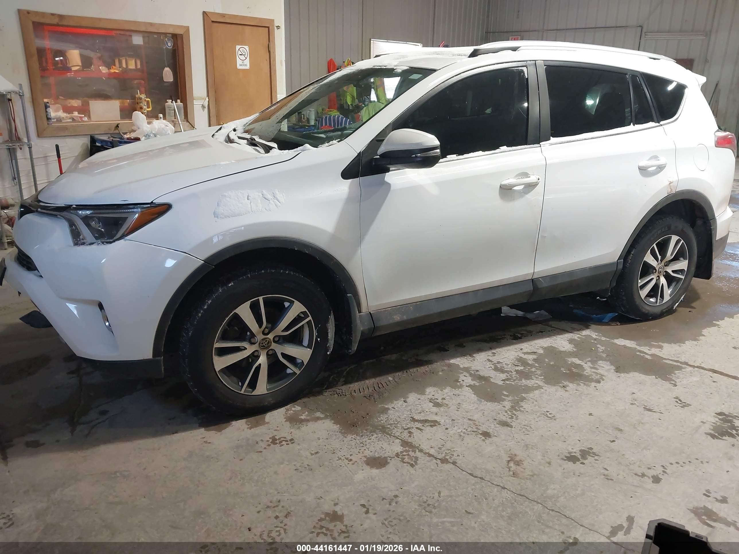 TOYOTA RAV4 image 2