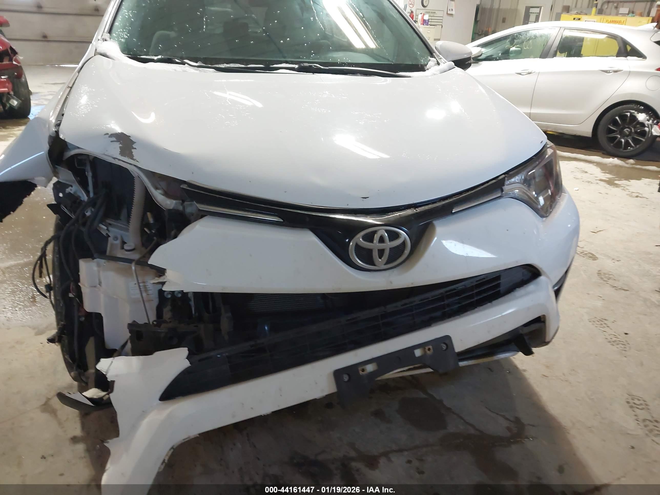 TOYOTA RAV4 image 6
