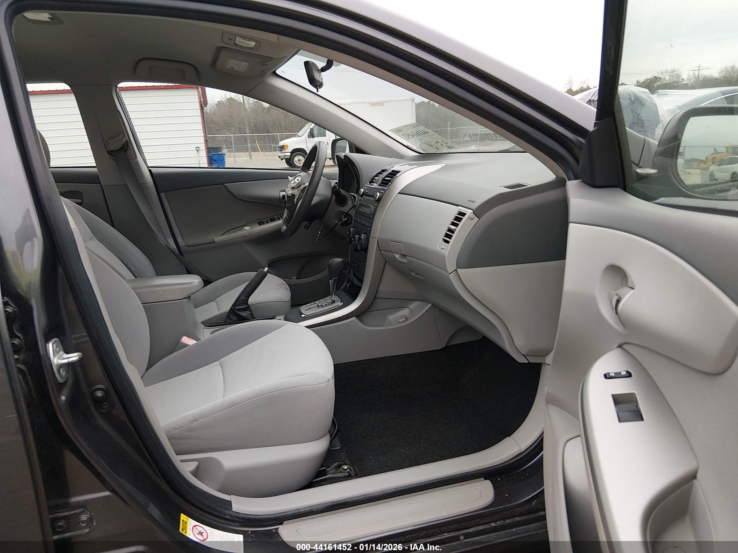 TOYOTA COROLLA image 5
