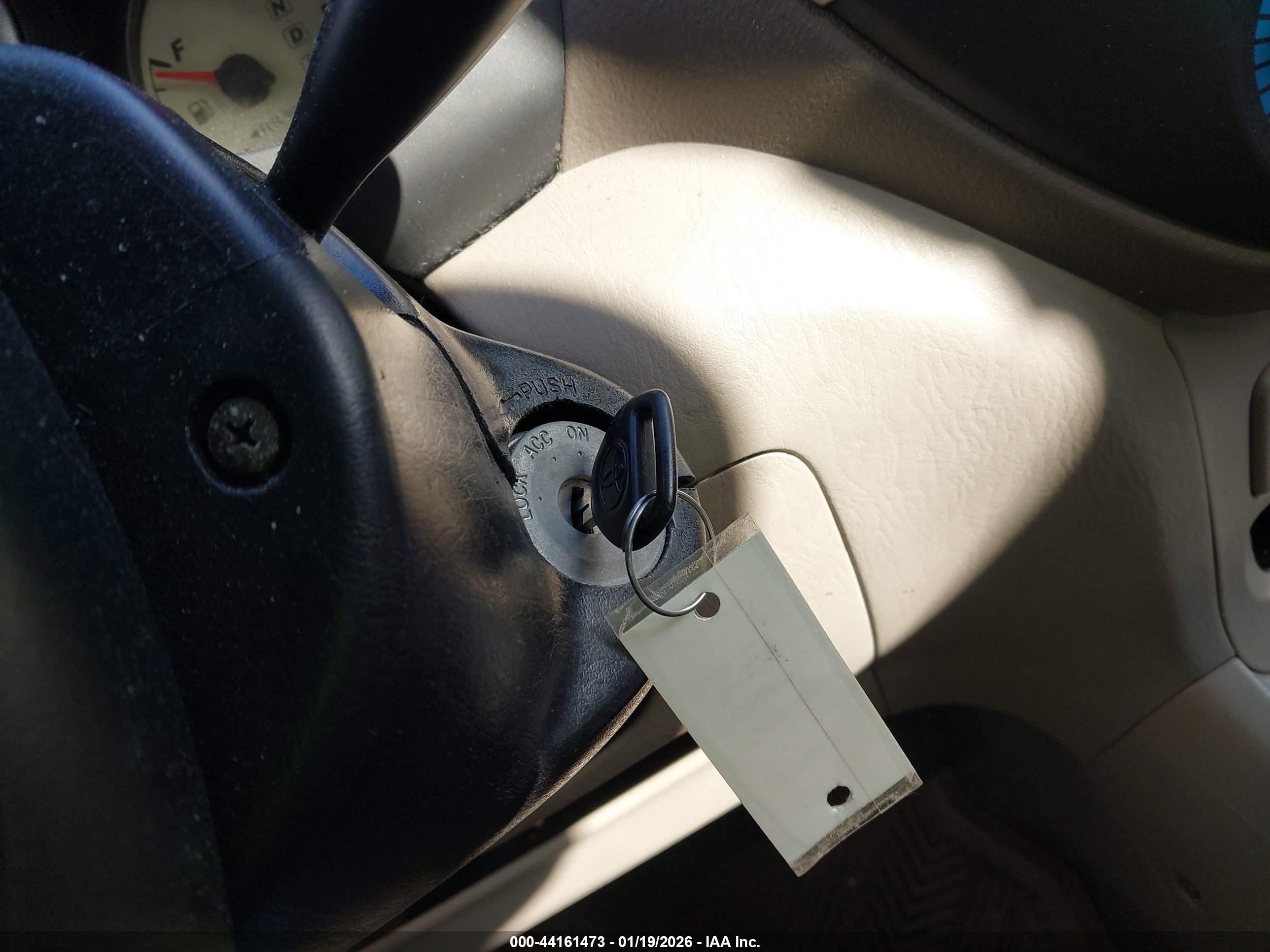 TOYOTA RAV4 image 11
