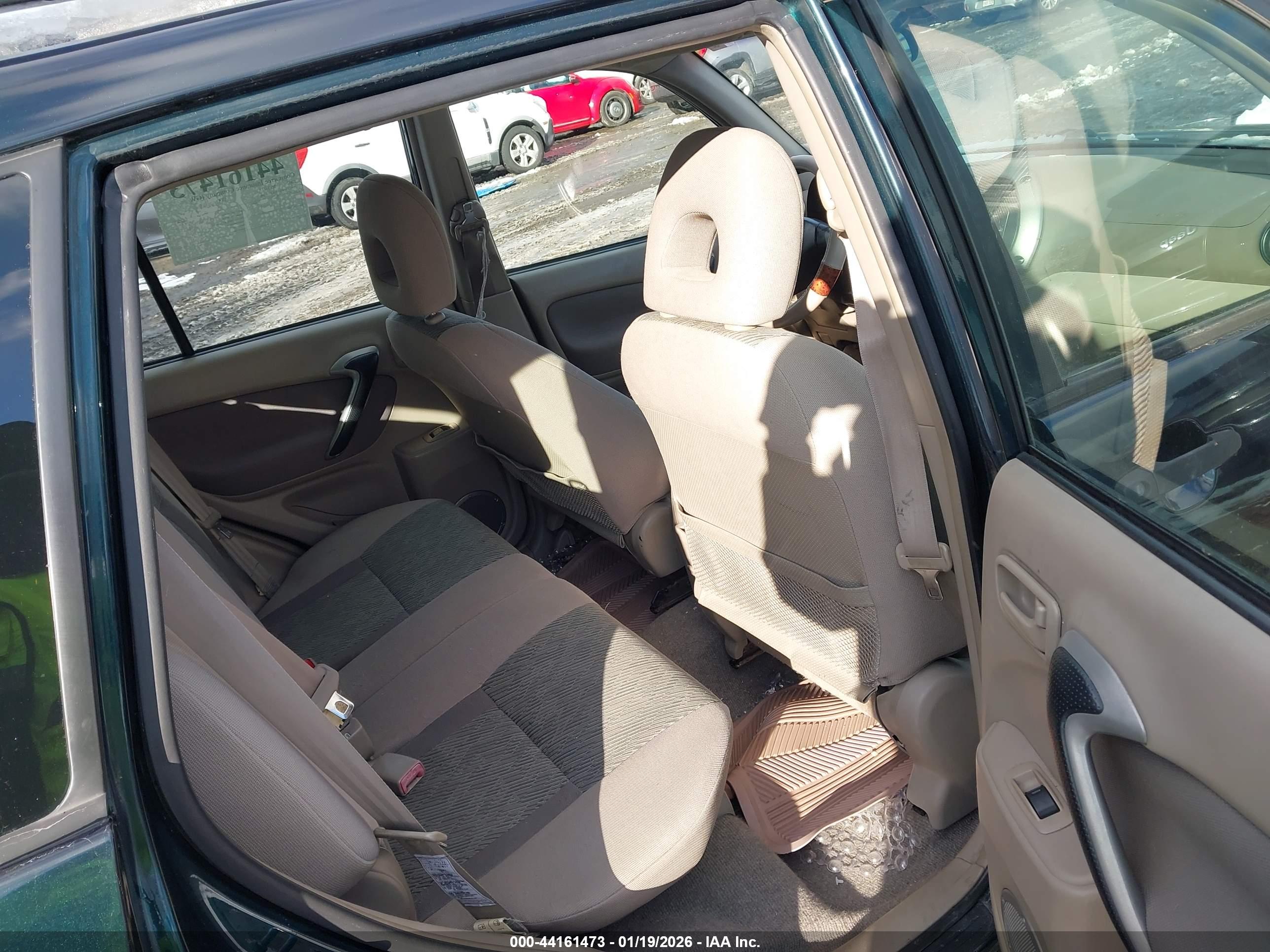 TOYOTA RAV4 image 8