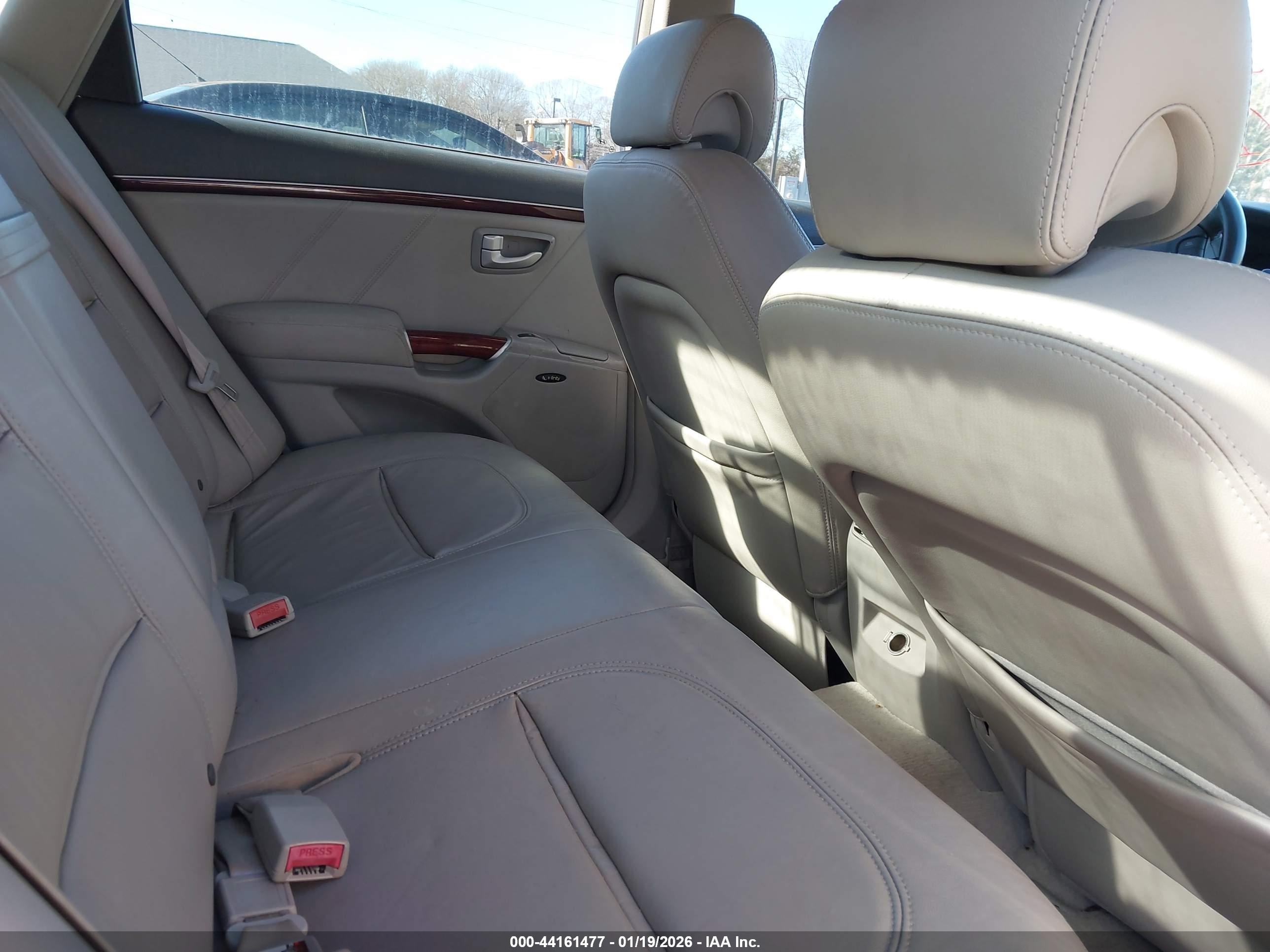 HYUNDAI AZERA image 8