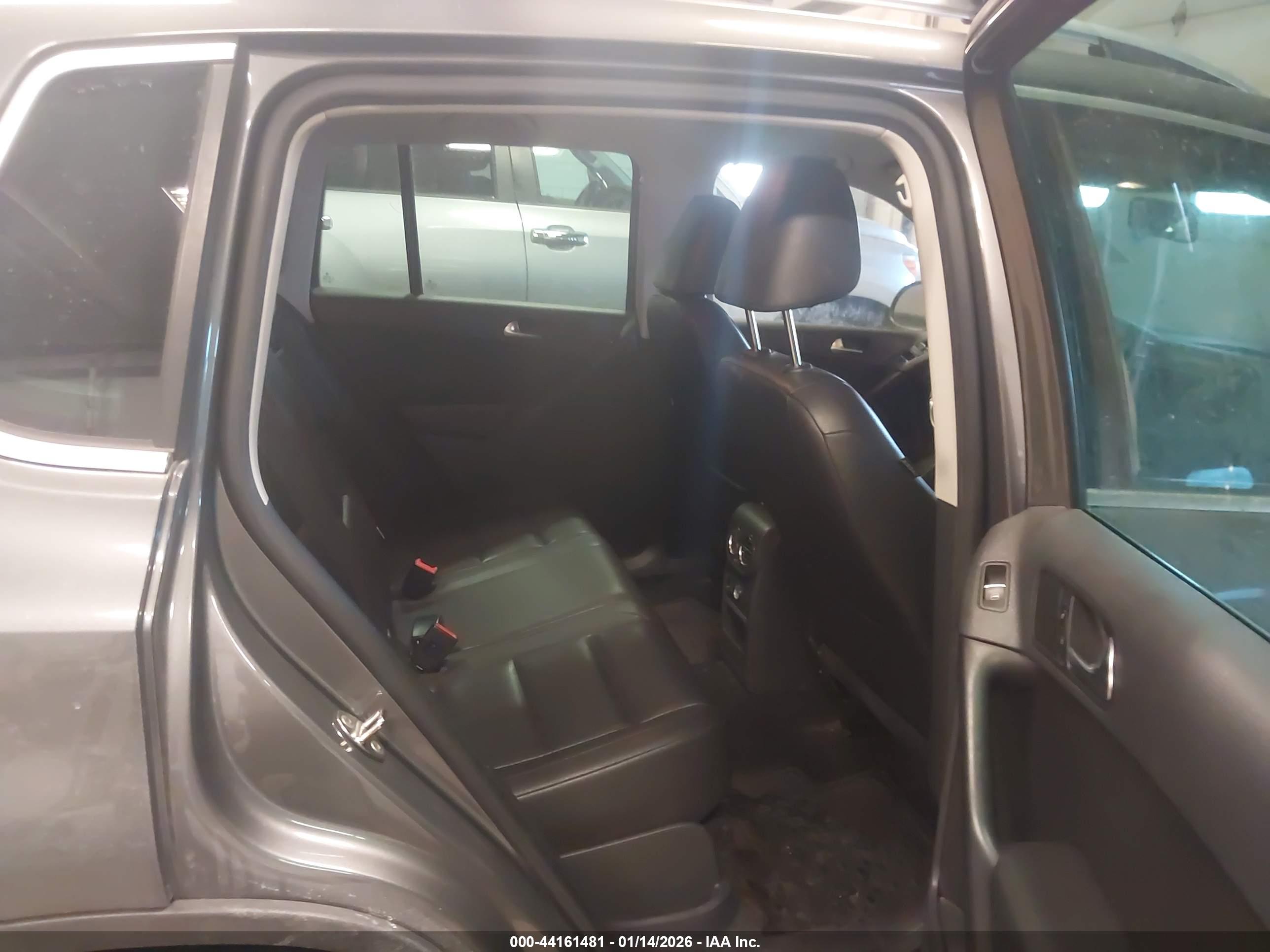 VOLKSWAGEN TIGUAN image 8