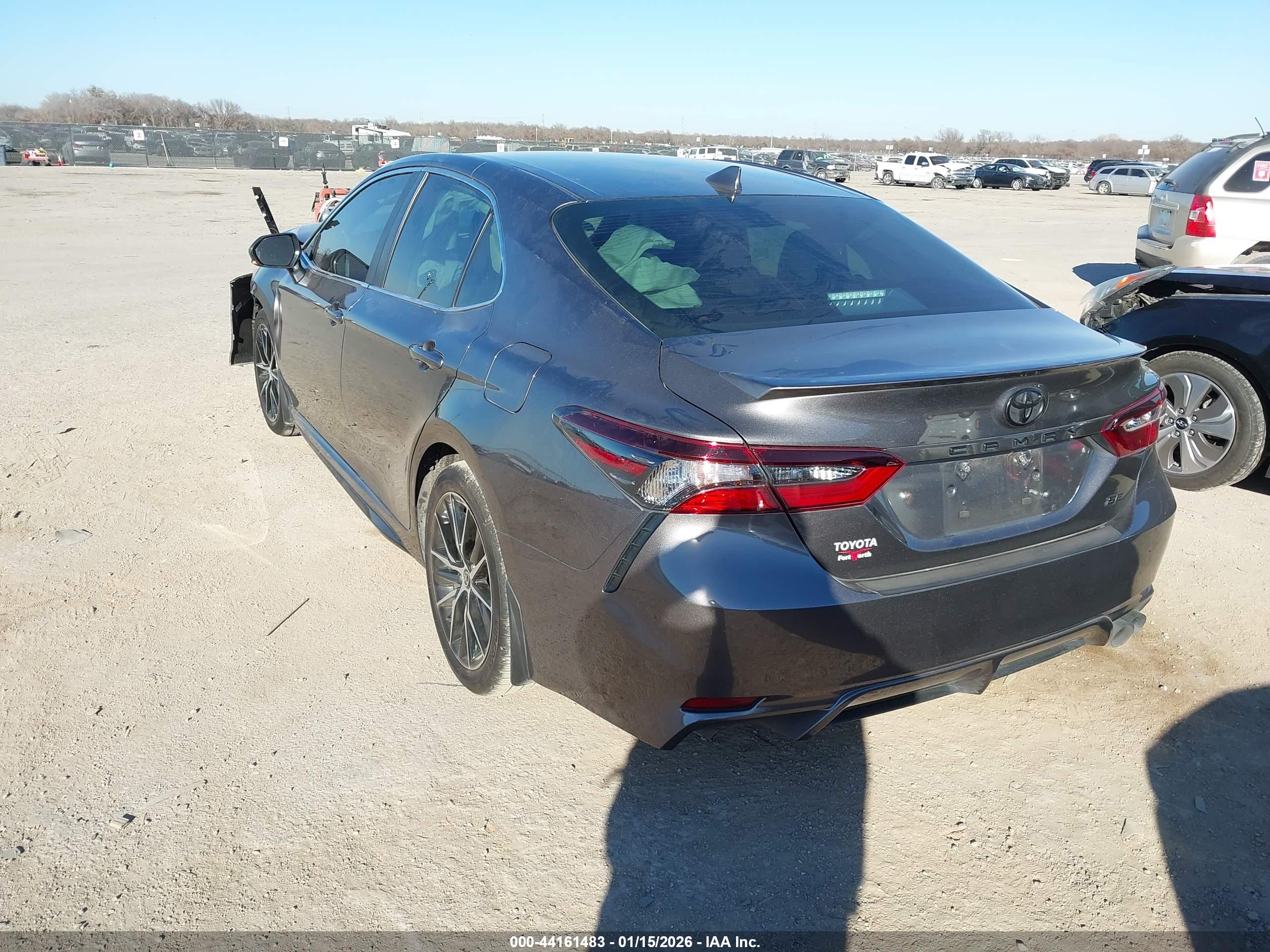 TOYOTA CAMRY image 3