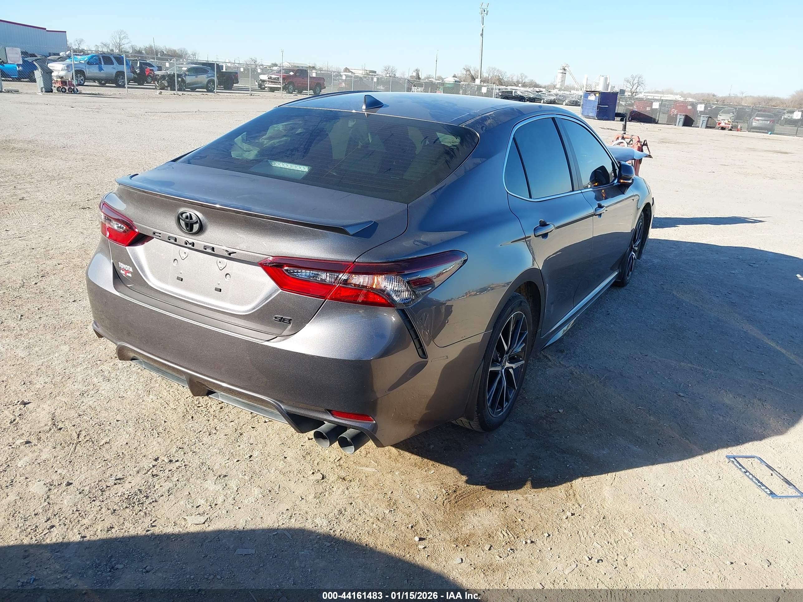 TOYOTA CAMRY image 4