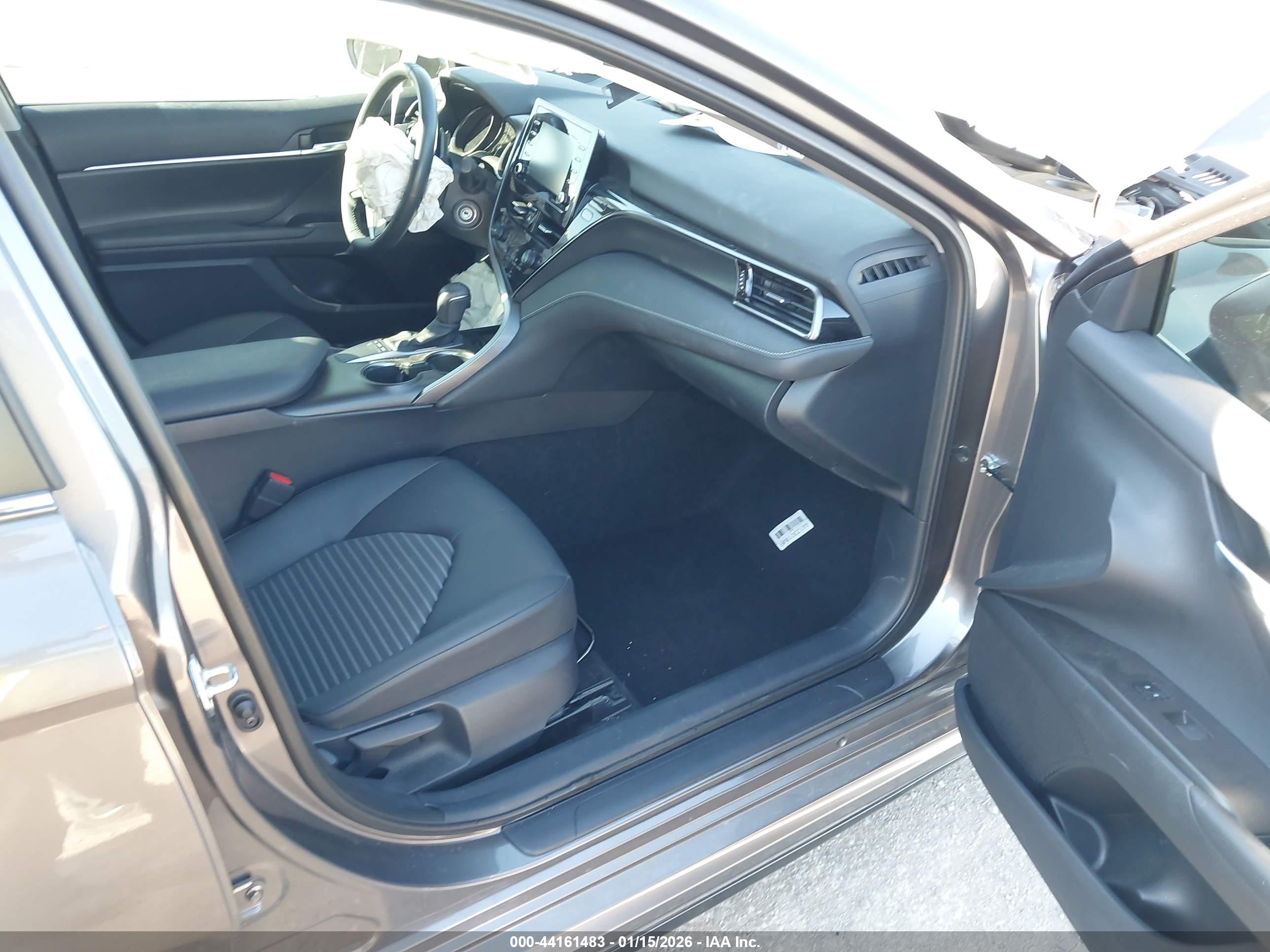 TOYOTA CAMRY image 5