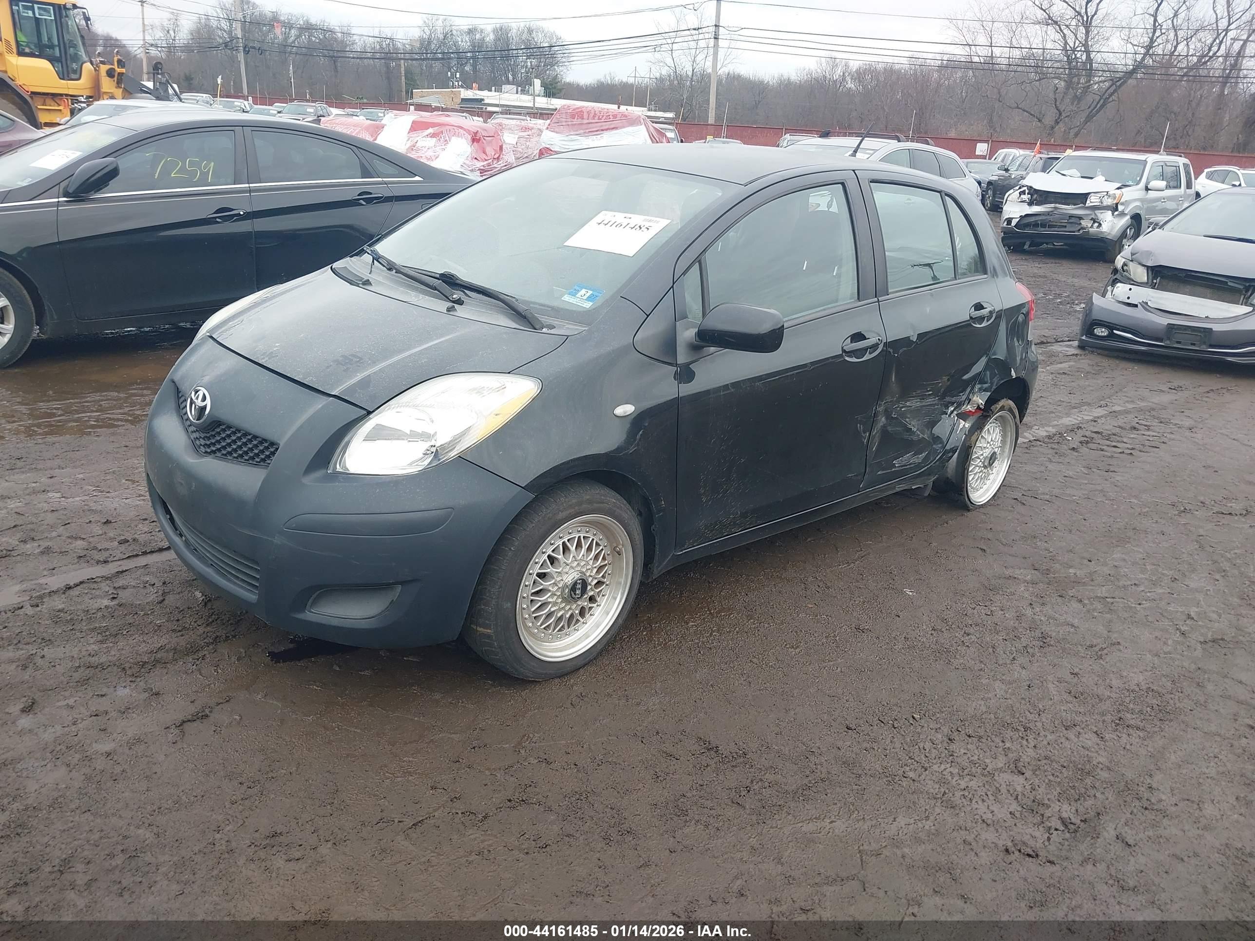 TOYOTA YARIS image 2