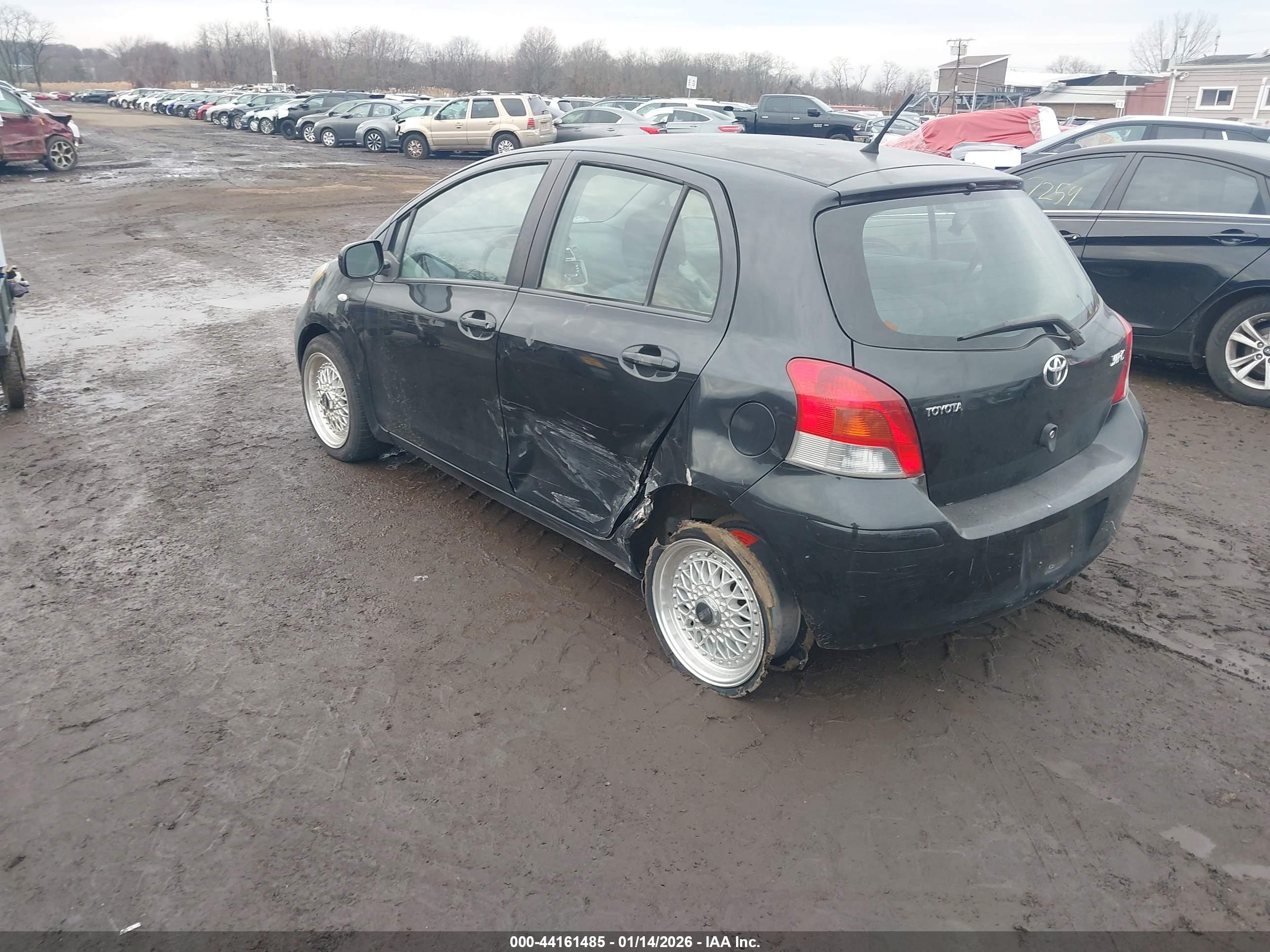 TOYOTA YARIS image 3