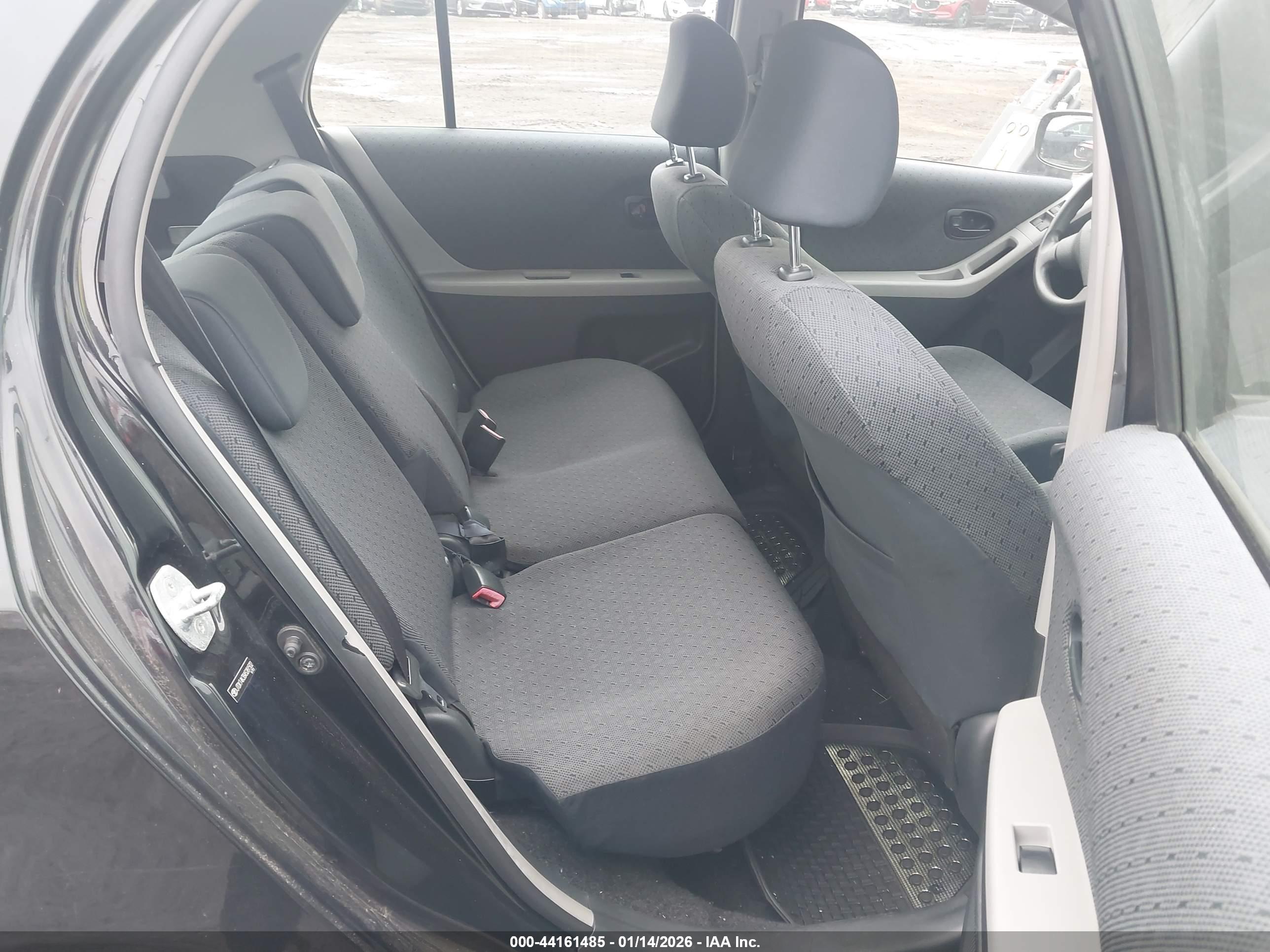 TOYOTA YARIS image 8