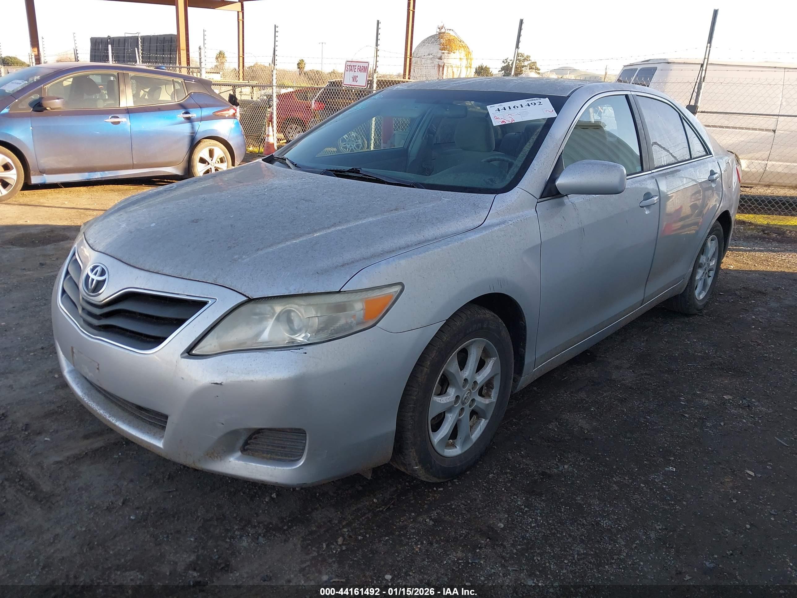 TOYOTA CAMRY image 2