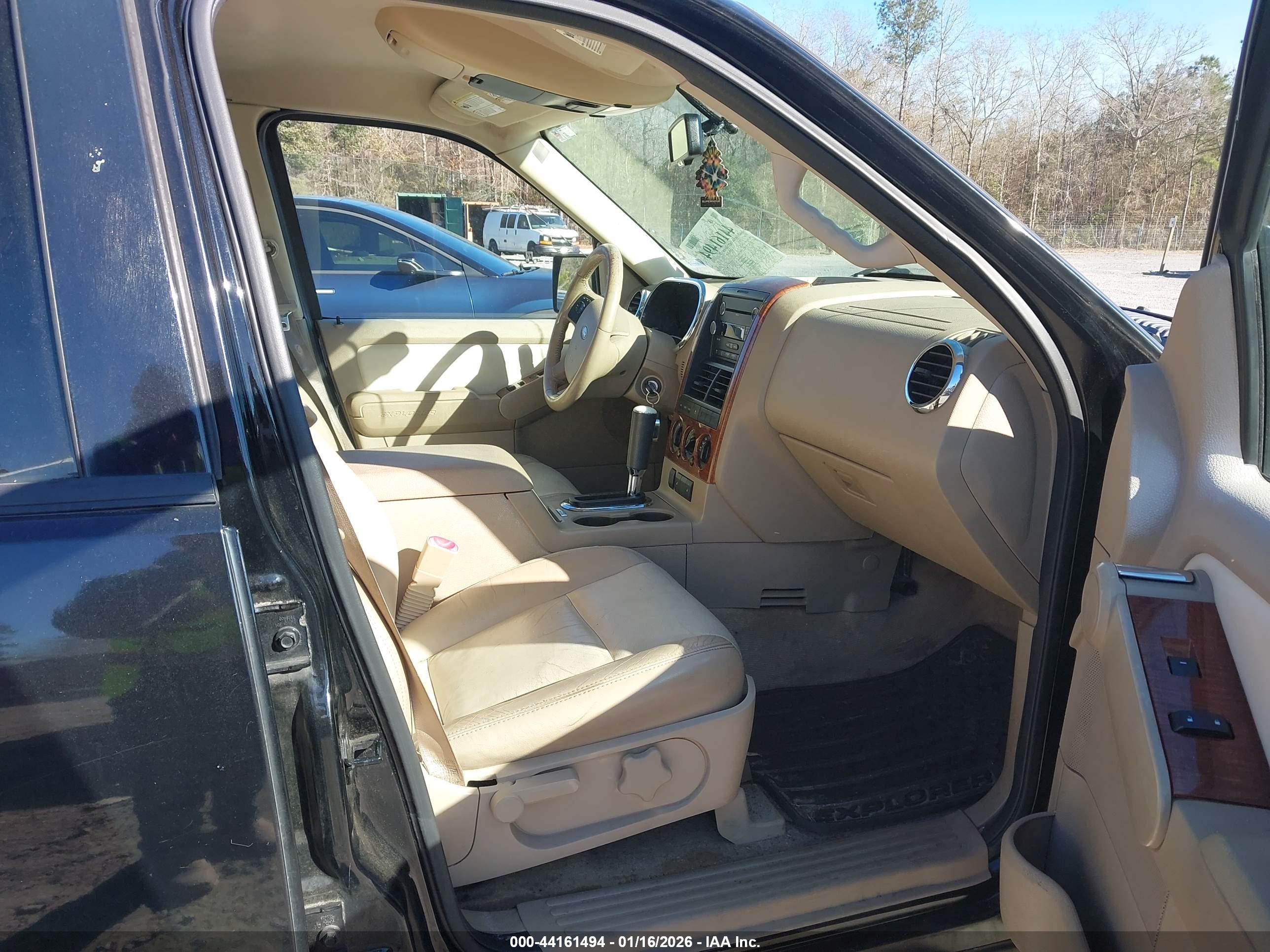 FORD EXPLORER image 5