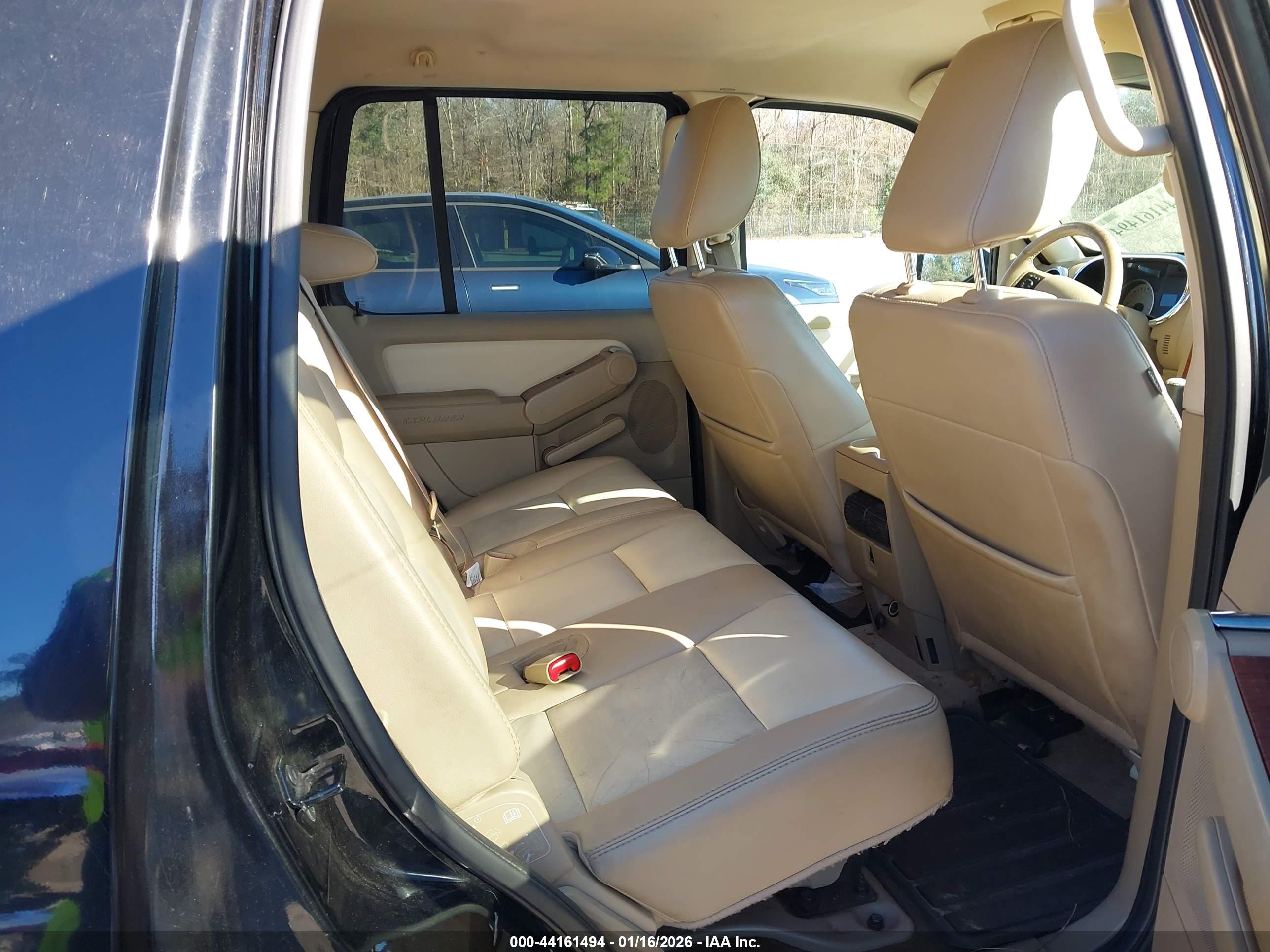 FORD EXPLORER image 8