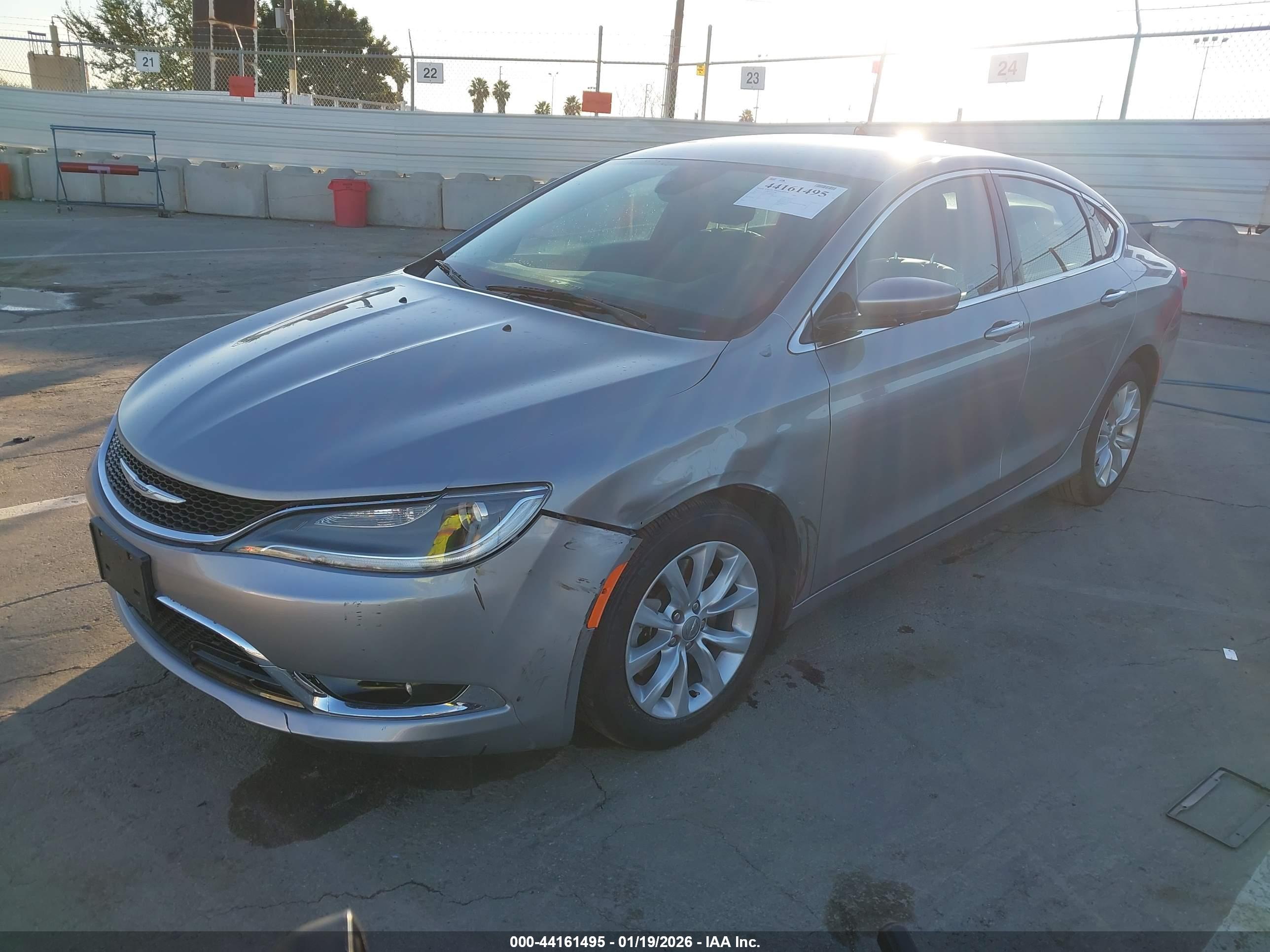 CHRYSLER 200 image 2