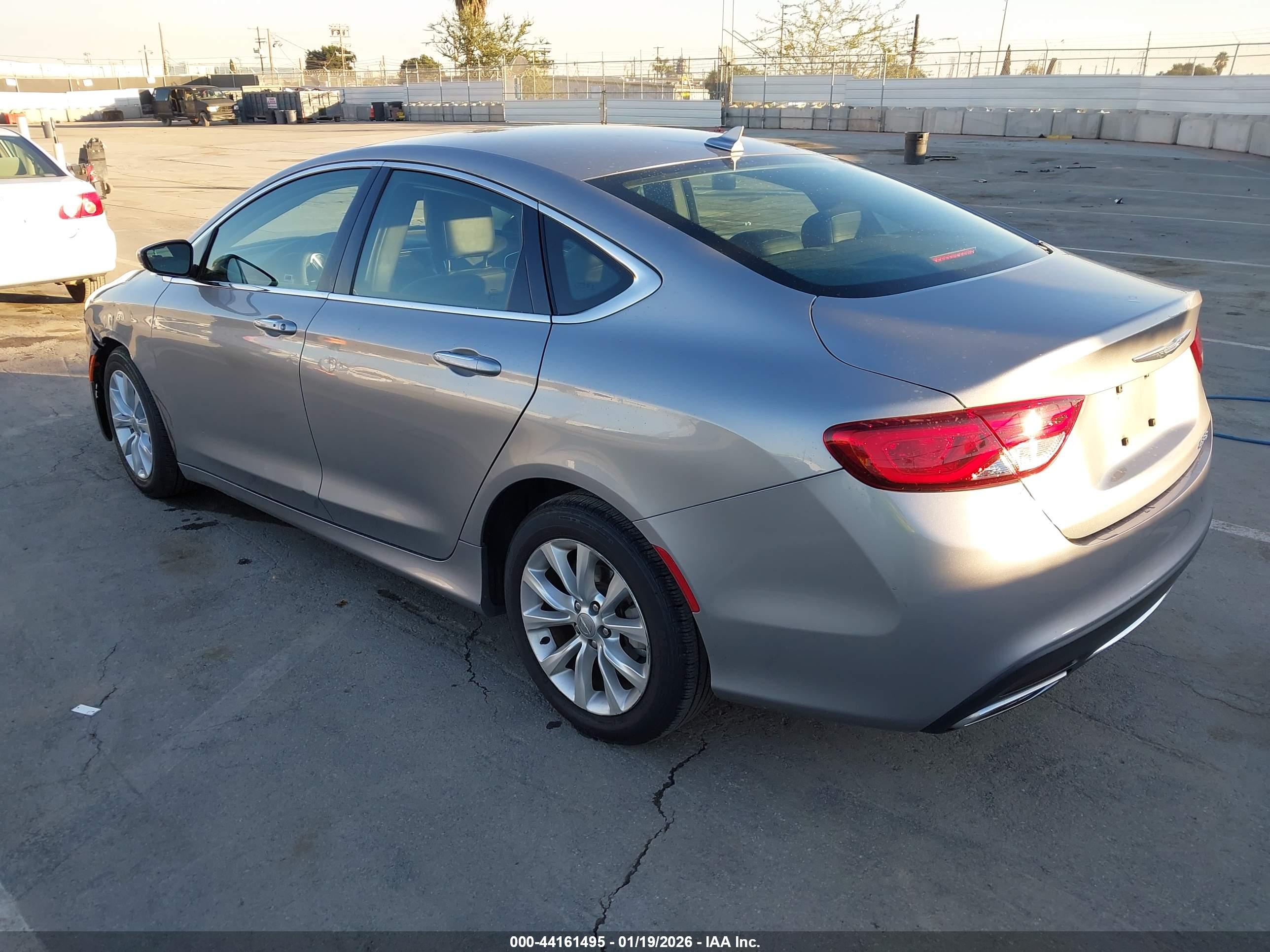 CHRYSLER 200 image 3