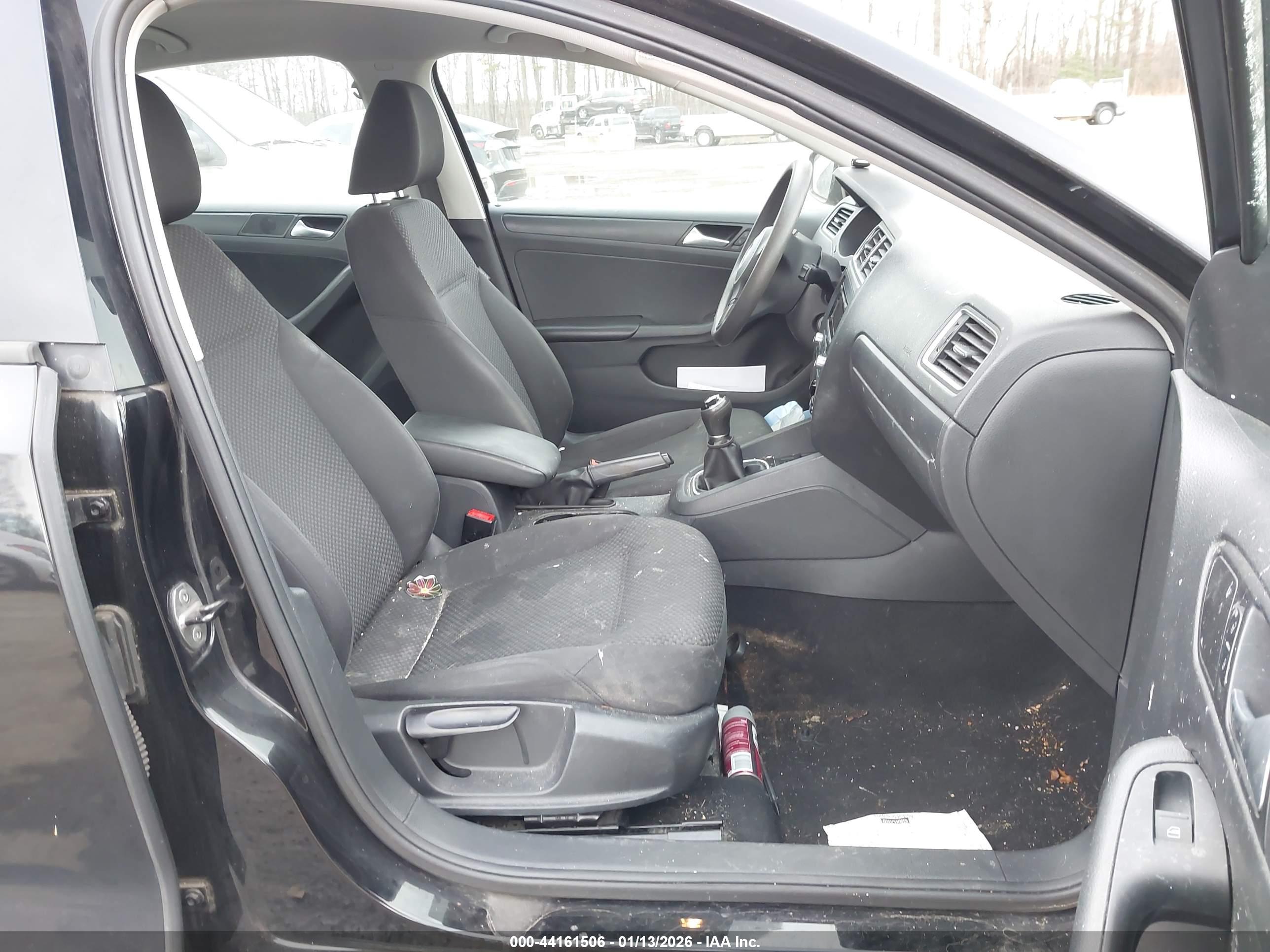 VOLKSWAGEN JETTA image 5