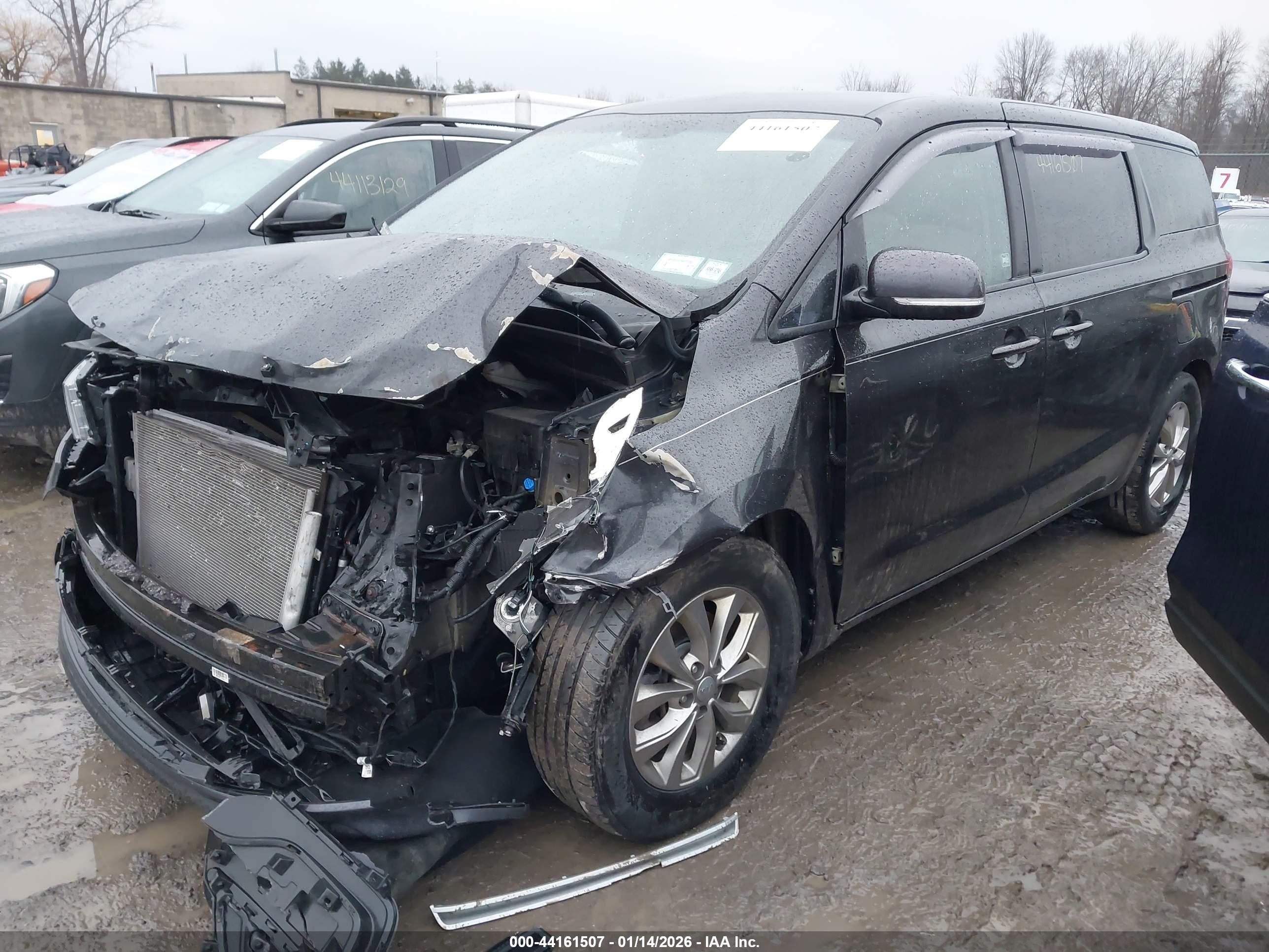 KIA SEDONA image 2