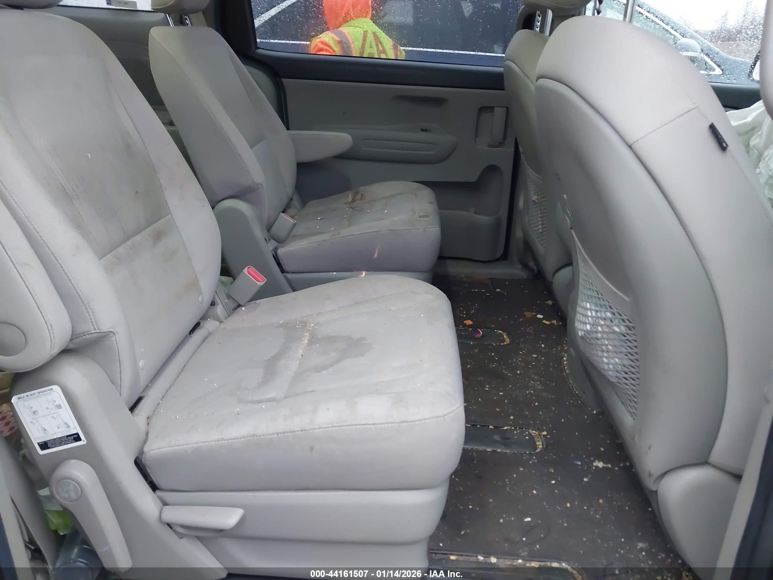 KIA SEDONA image 8
