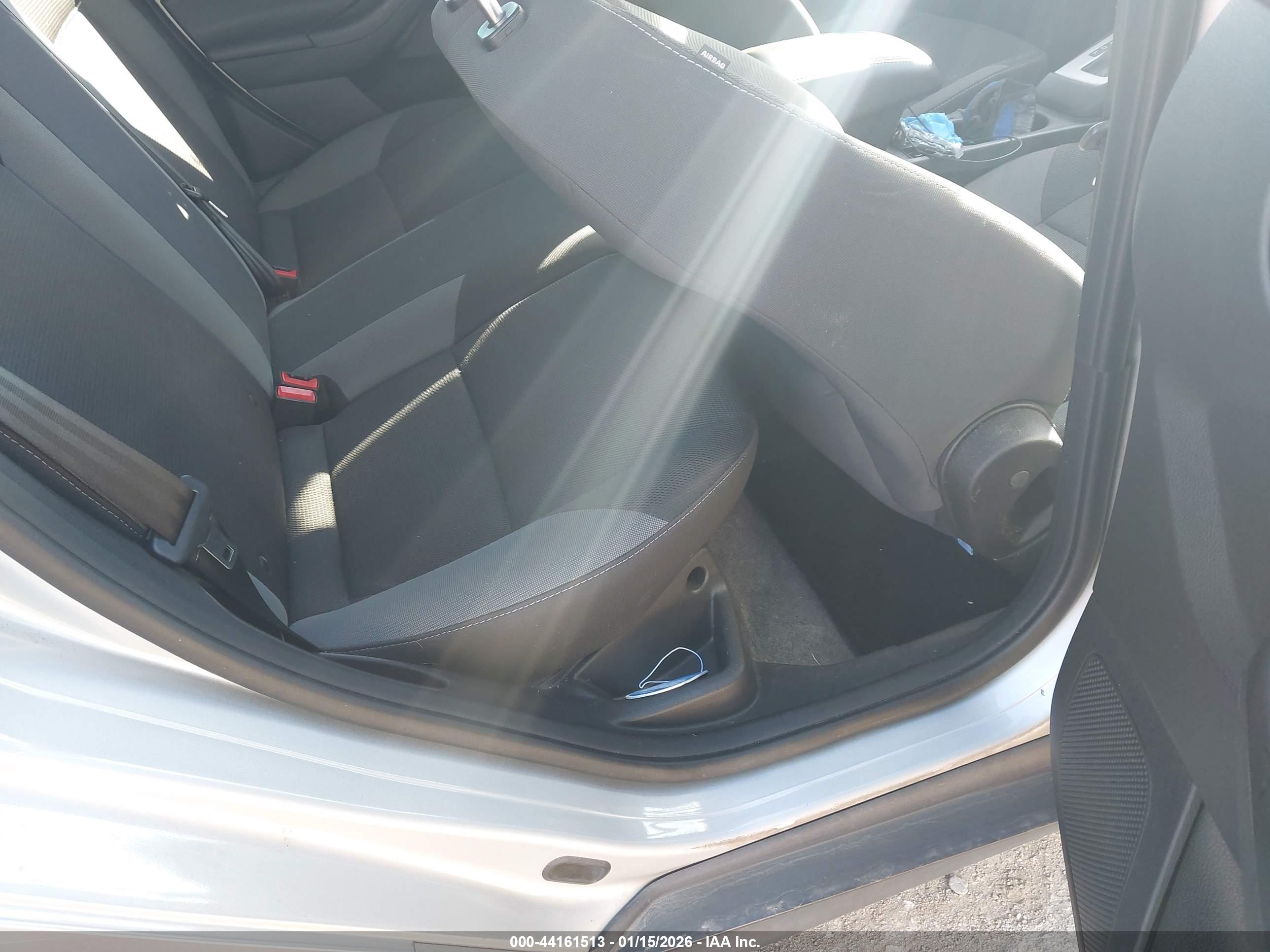 FORD FOCUS image 8