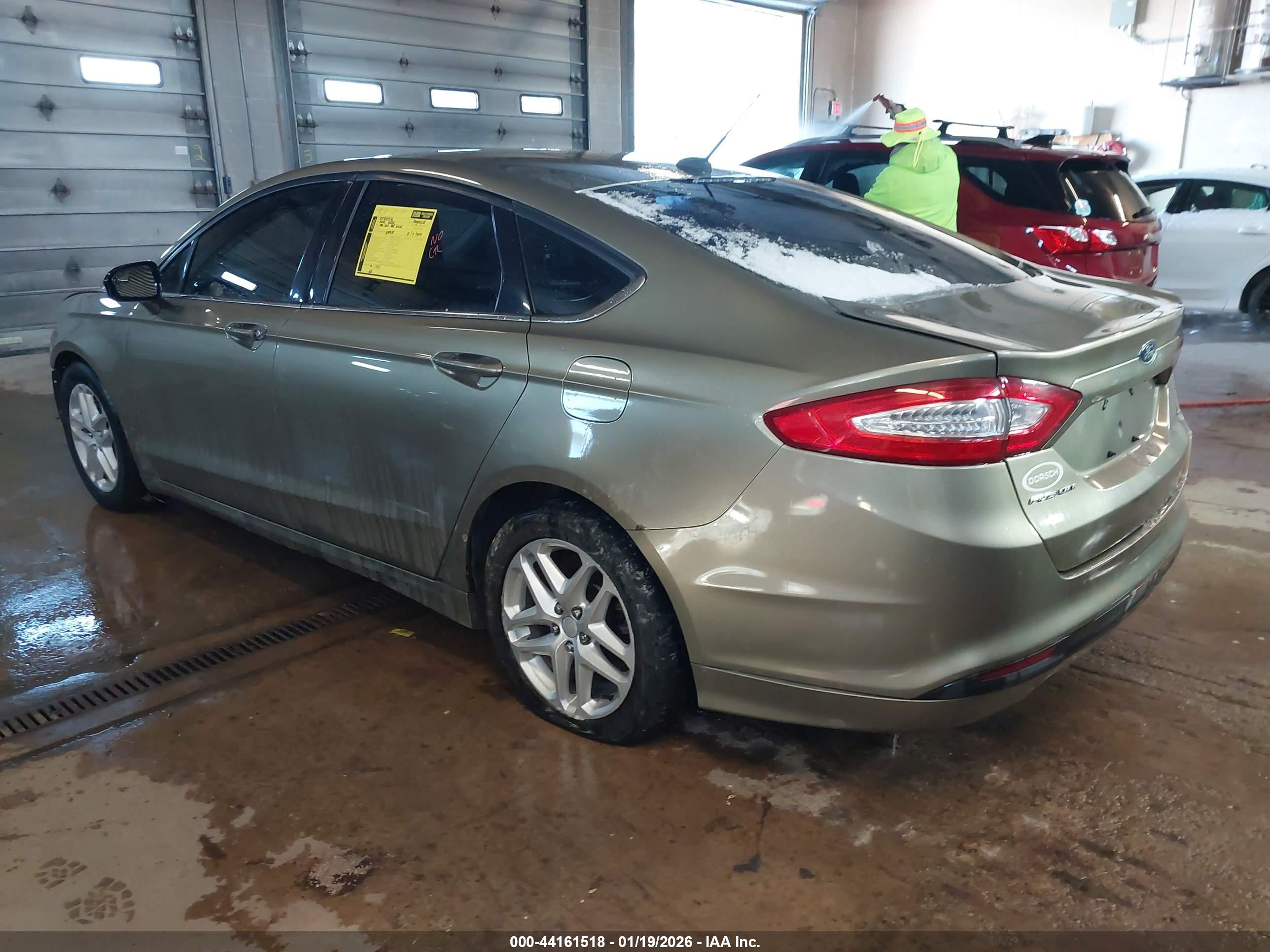 FORD FUSION image 3