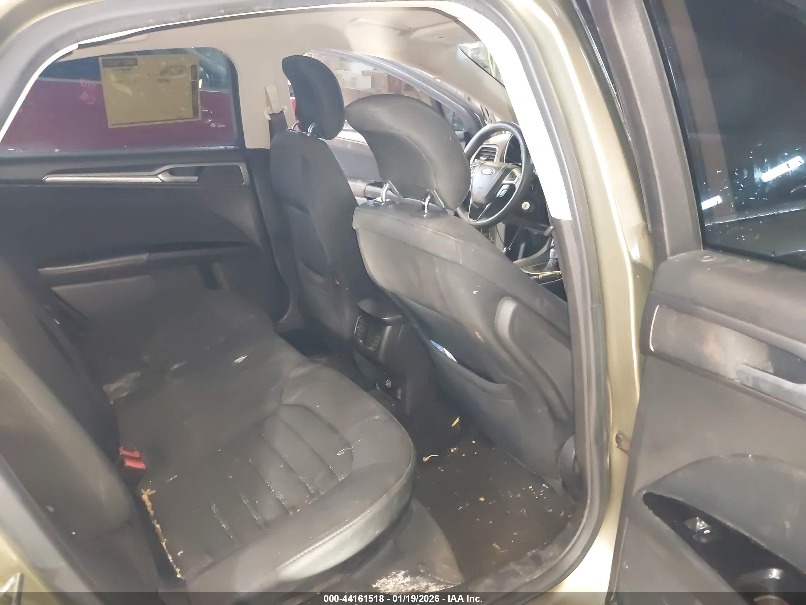 FORD FUSION image 8