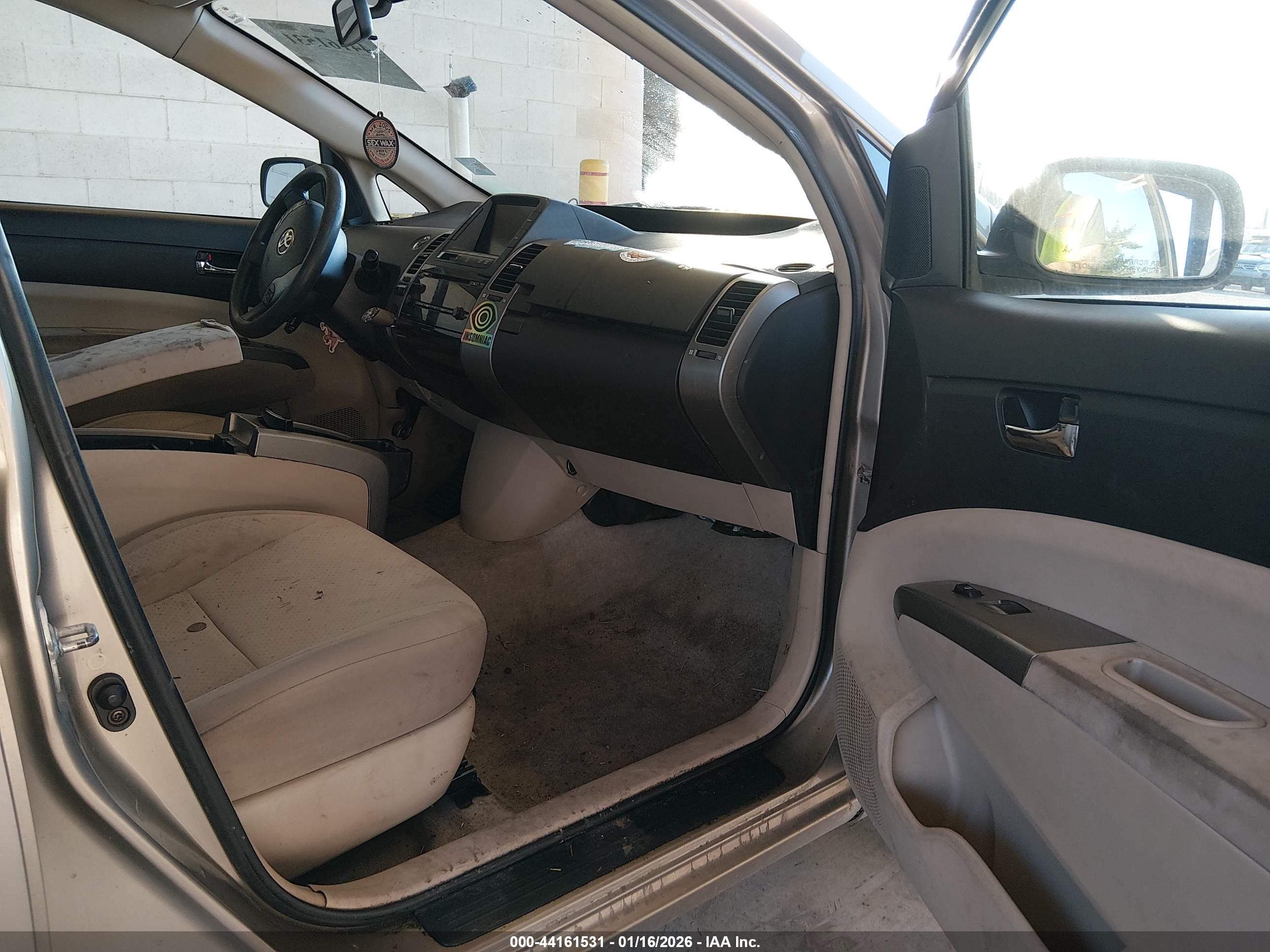 TOYOTA PRIUS image 5