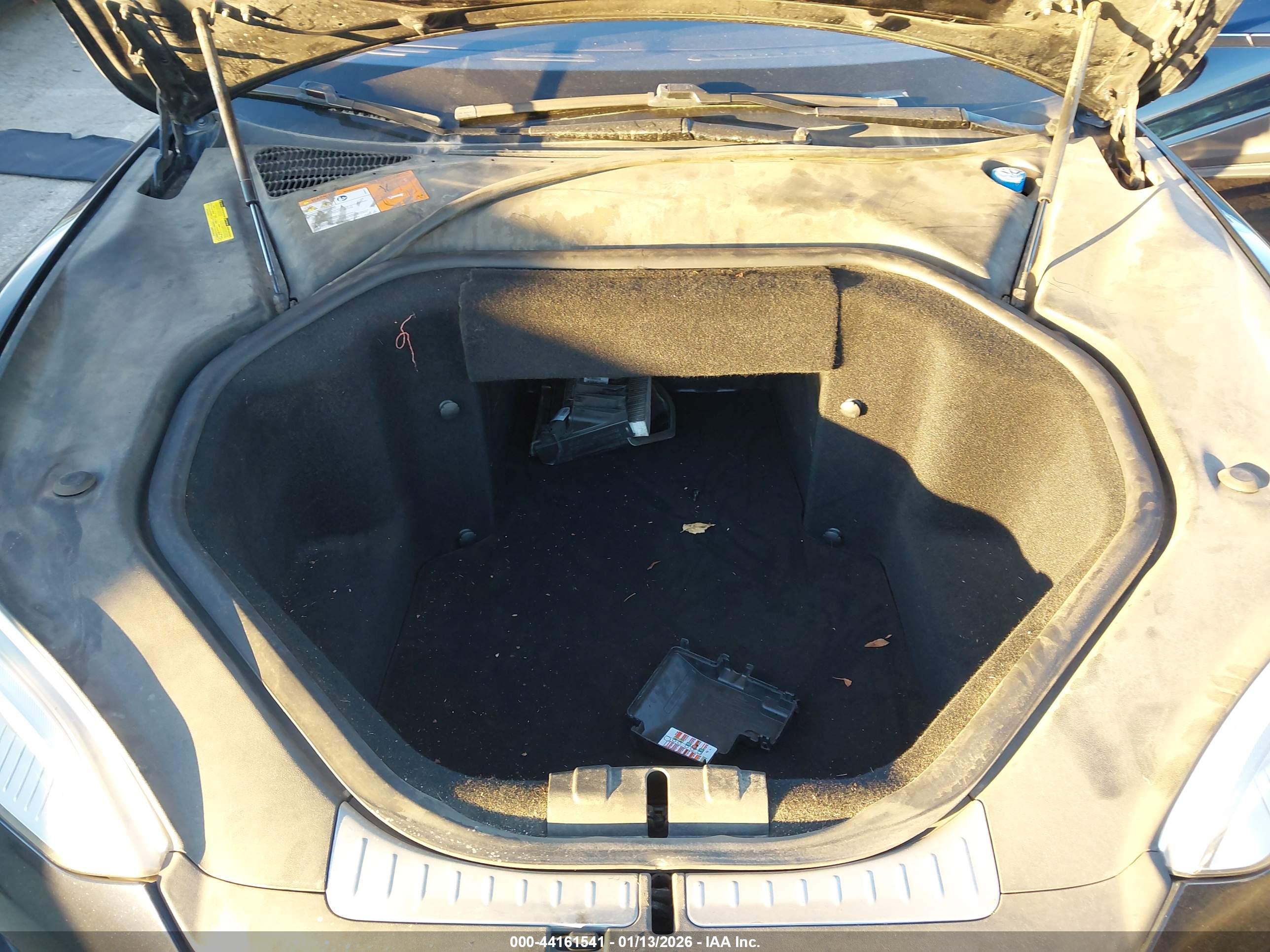 TESLA MODEL image 10